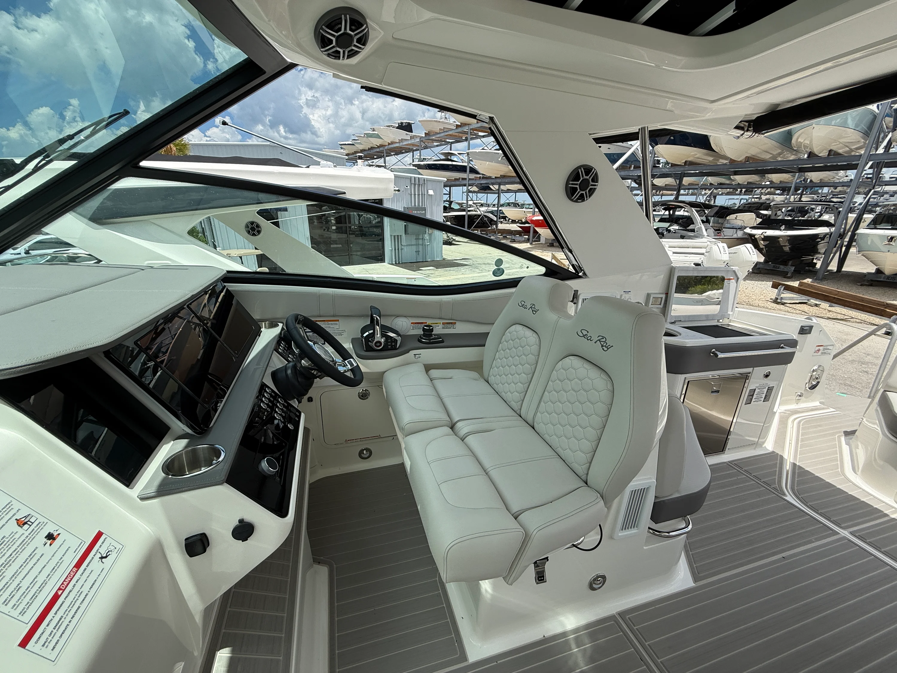 2026 Sea Ray Sundancer 320 Outboard Image Thumbnail #24