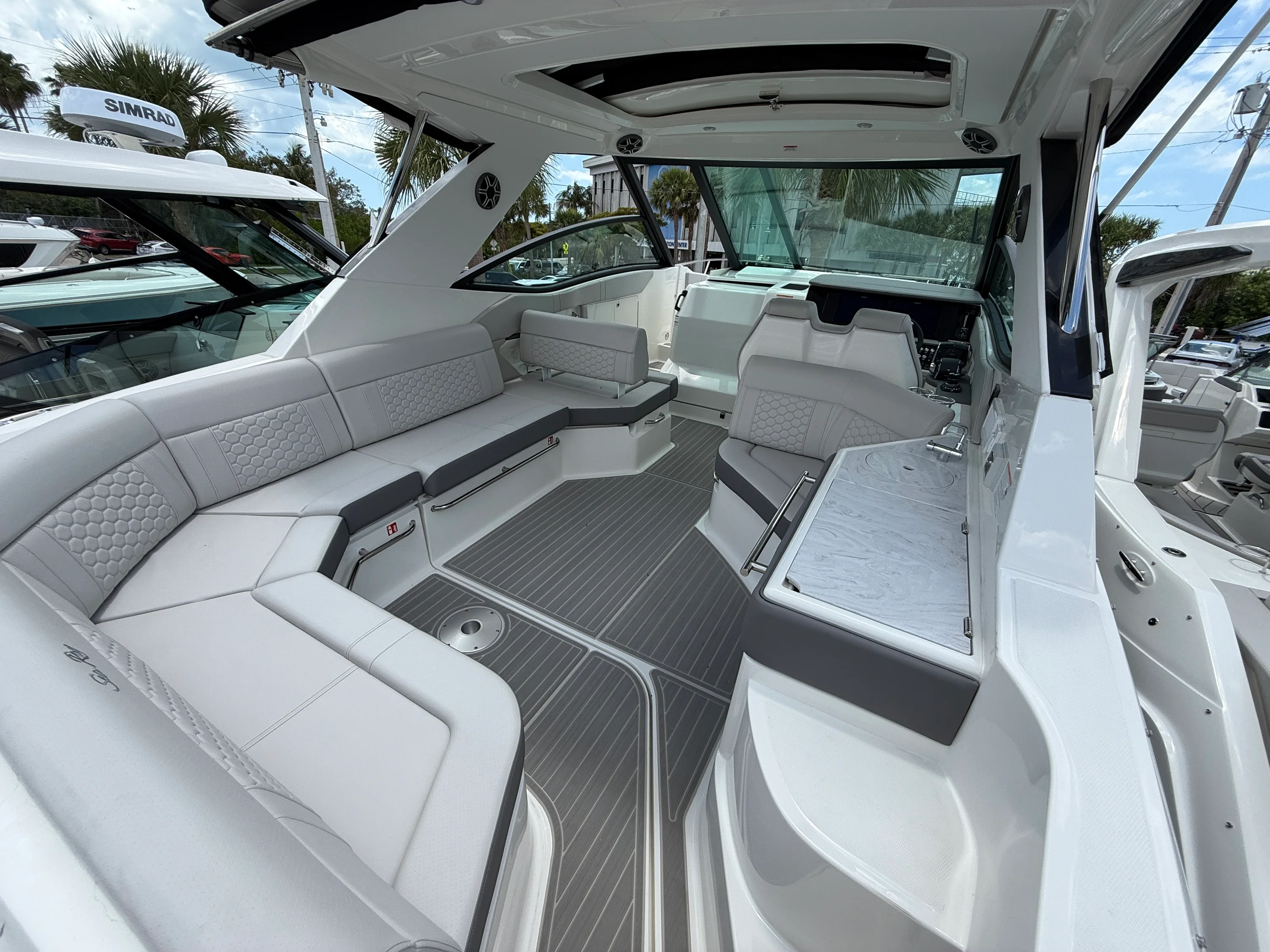 2026 Sea Ray Sundancer 320 Outboard Image Thumbnail #40