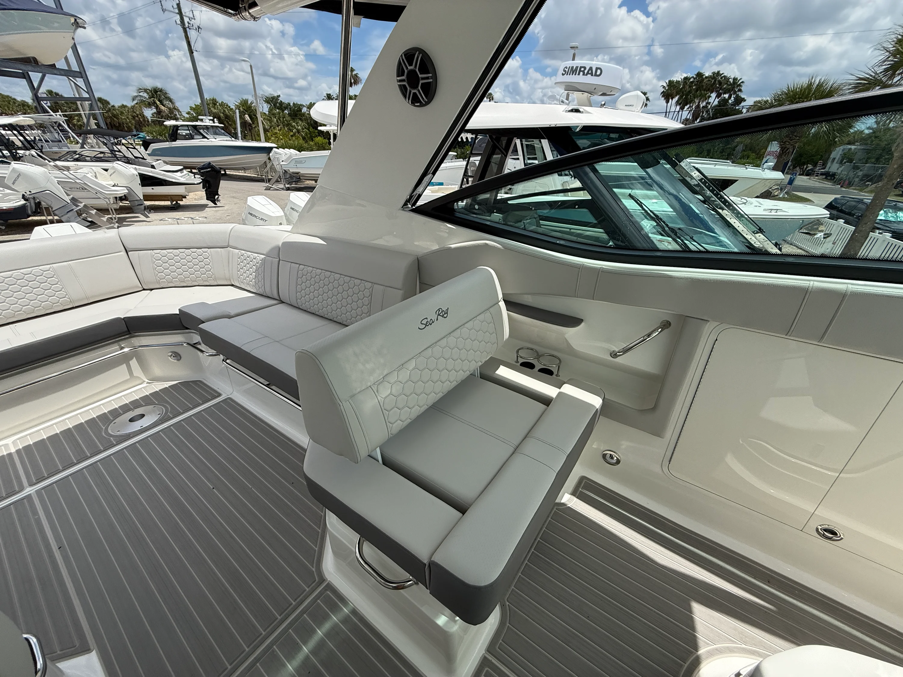 2026 Sea Ray Sundancer 320 Outboard Image Thumbnail #26