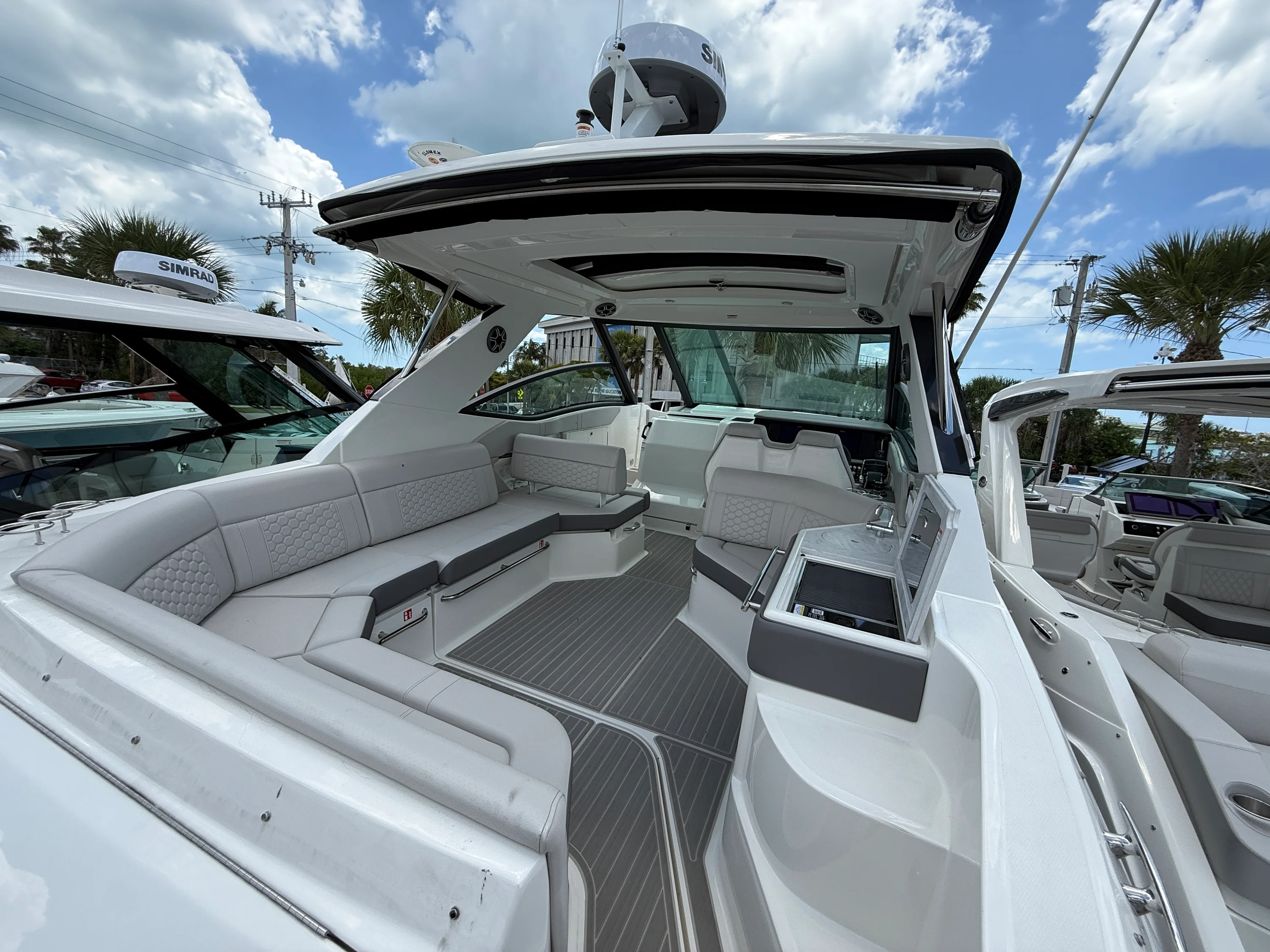 2026 Sea Ray Sundancer 320 Outboard Image Thumbnail #41