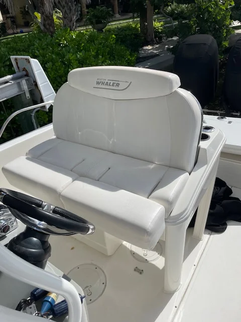 2014 Boston Whaler 27 DA Image Thumbnail #3