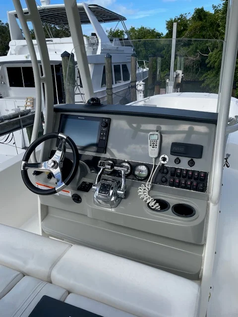 2014 Boston Whaler 27 DA Image Thumbnail #4