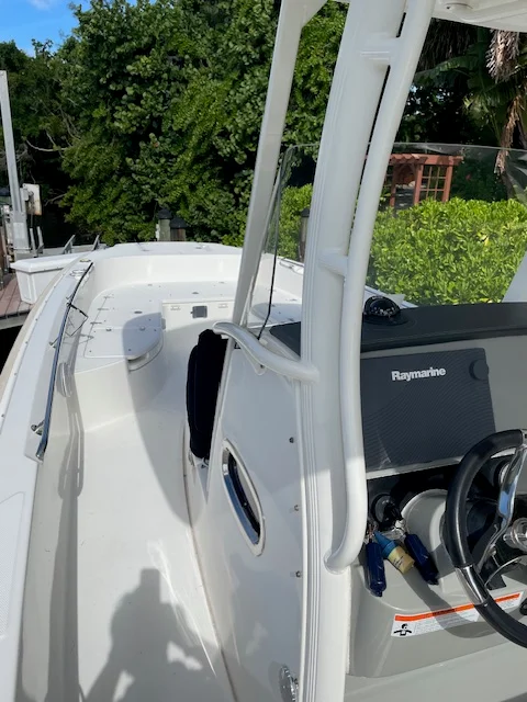 2014 Boston Whaler 27 DA Image Thumbnail #6