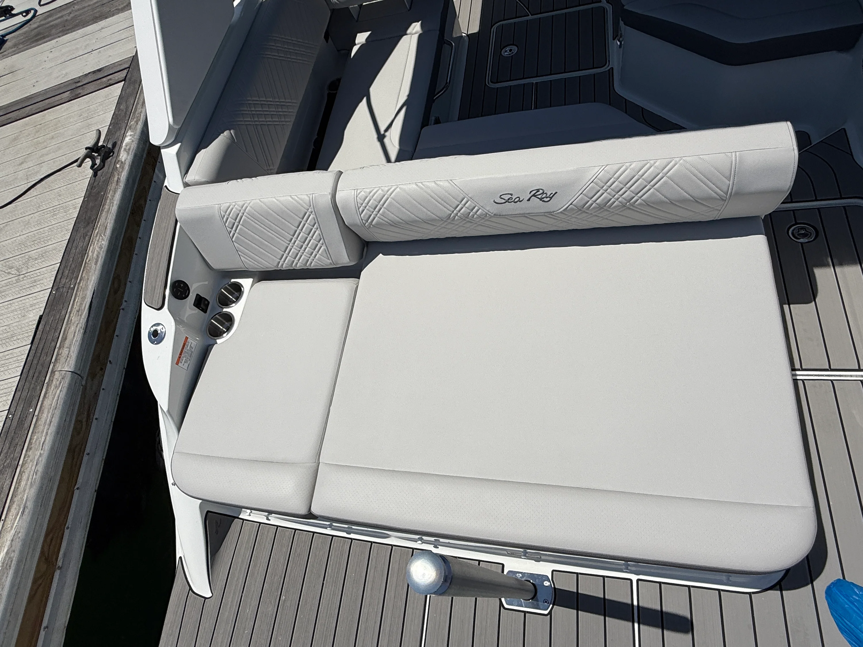 2026 Sea Ray SDX 230 Outboard Image Thumbnail #20