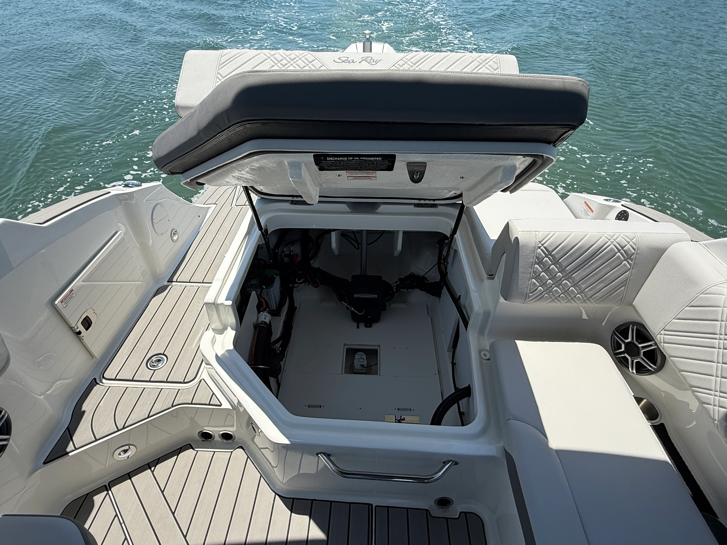 2026 Sea Ray SDX 230 Outboard Image Thumbnail #19