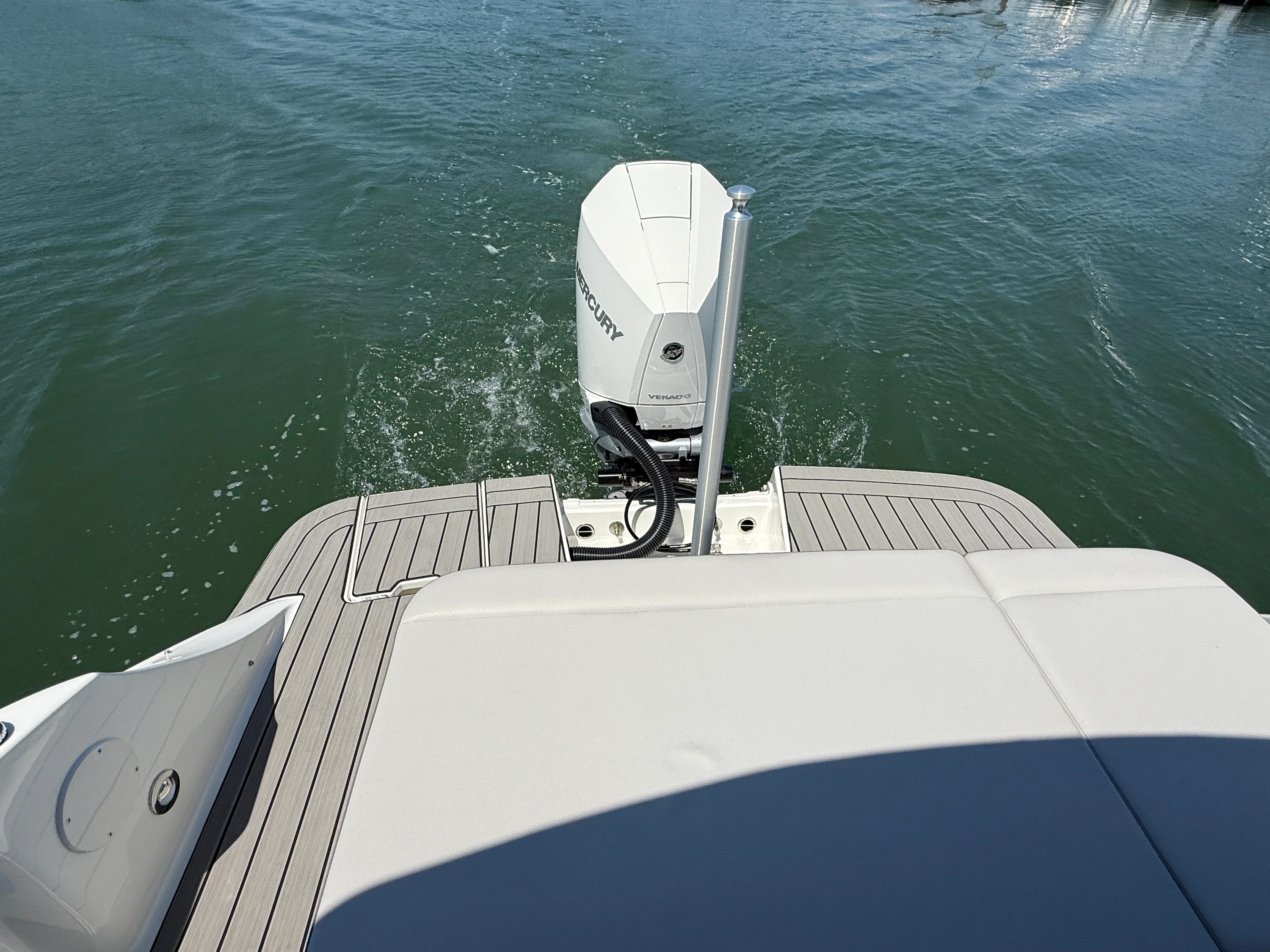 2026 Sea Ray SDX 230 Outboard Image Thumbnail #9
