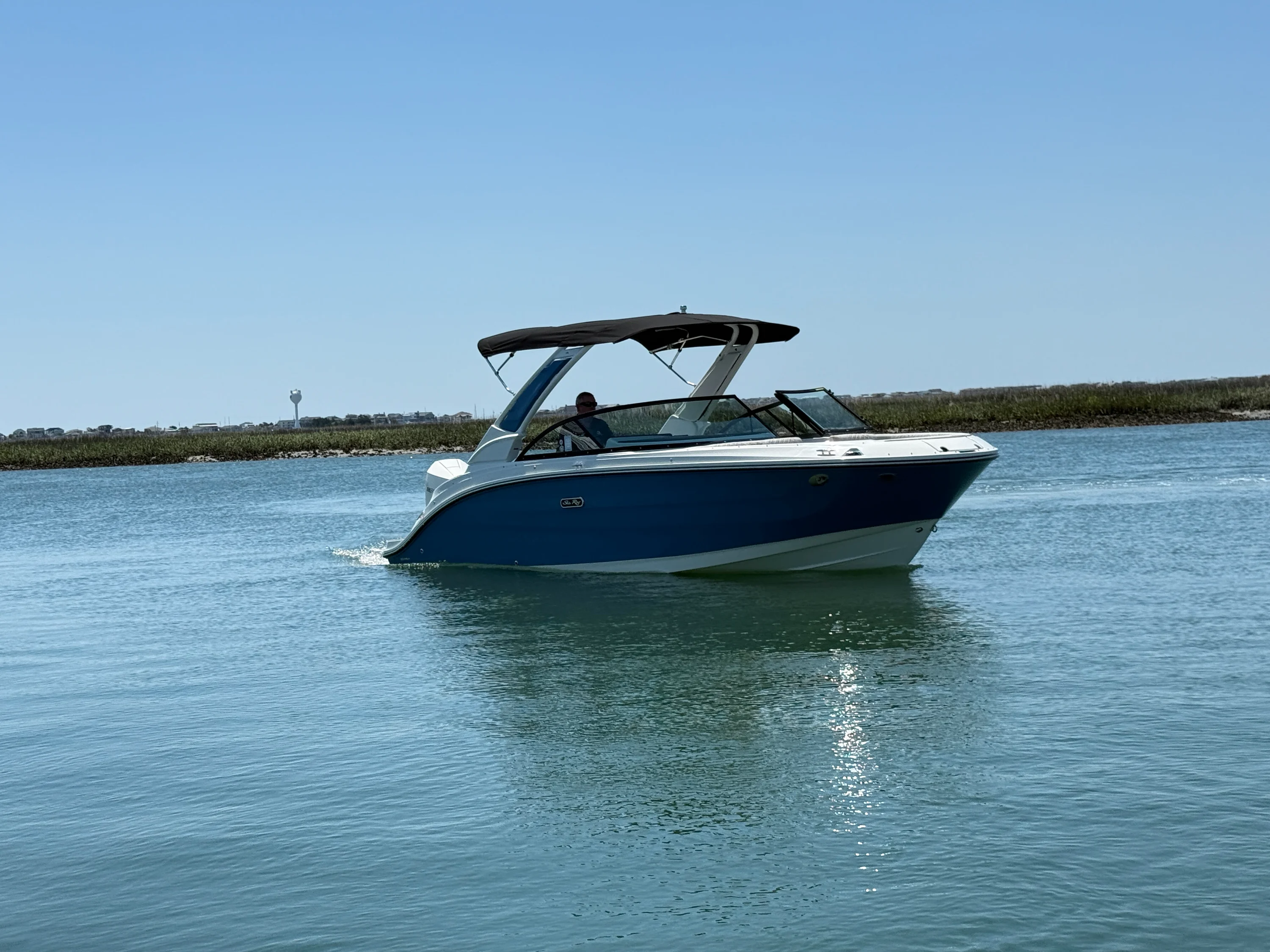 2026 Sea Ray SDX 230 Outboard Image Thumbnail #2