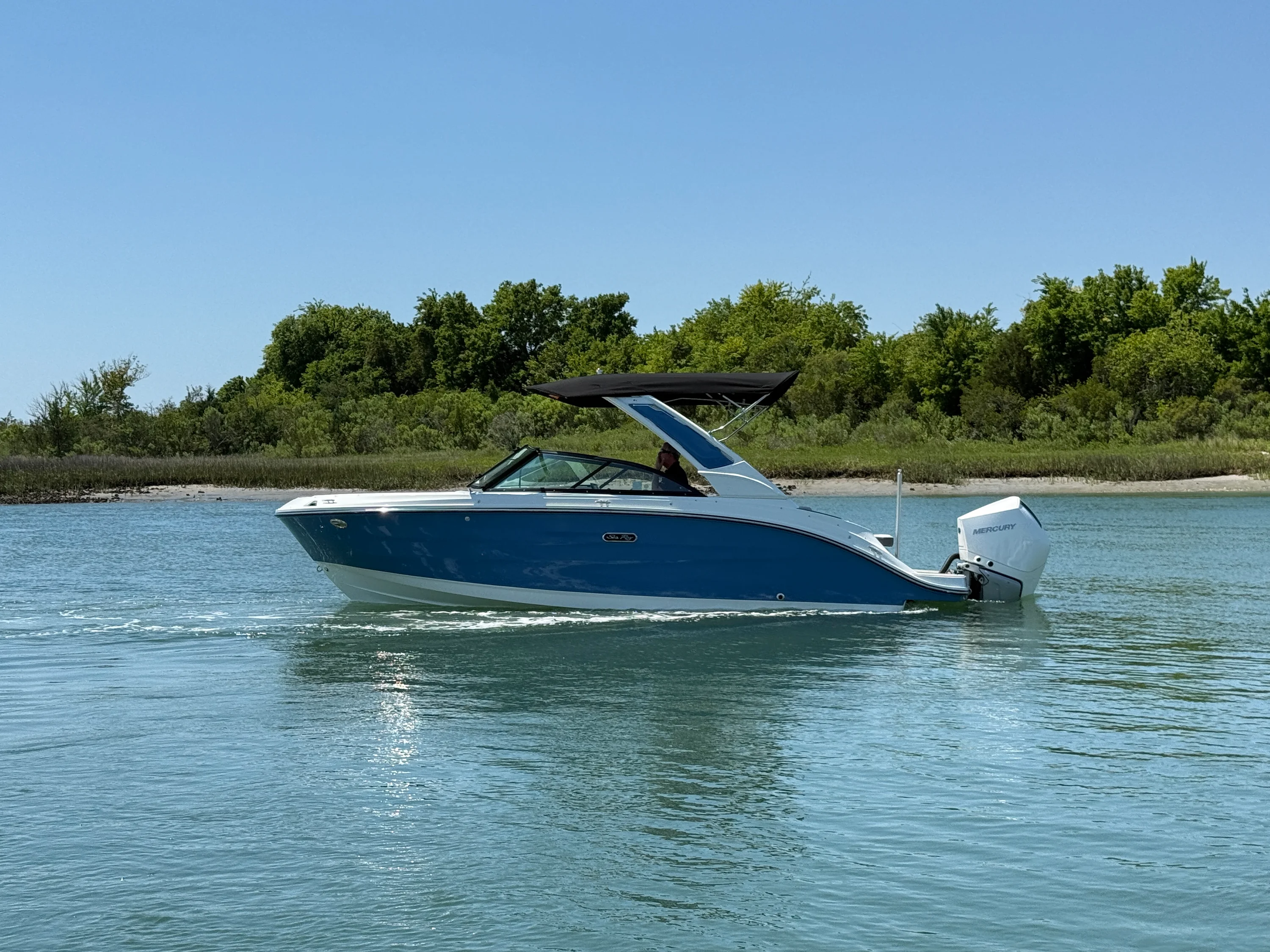2026 Sea Ray SDX 230 Outboard Image Thumbnail #7