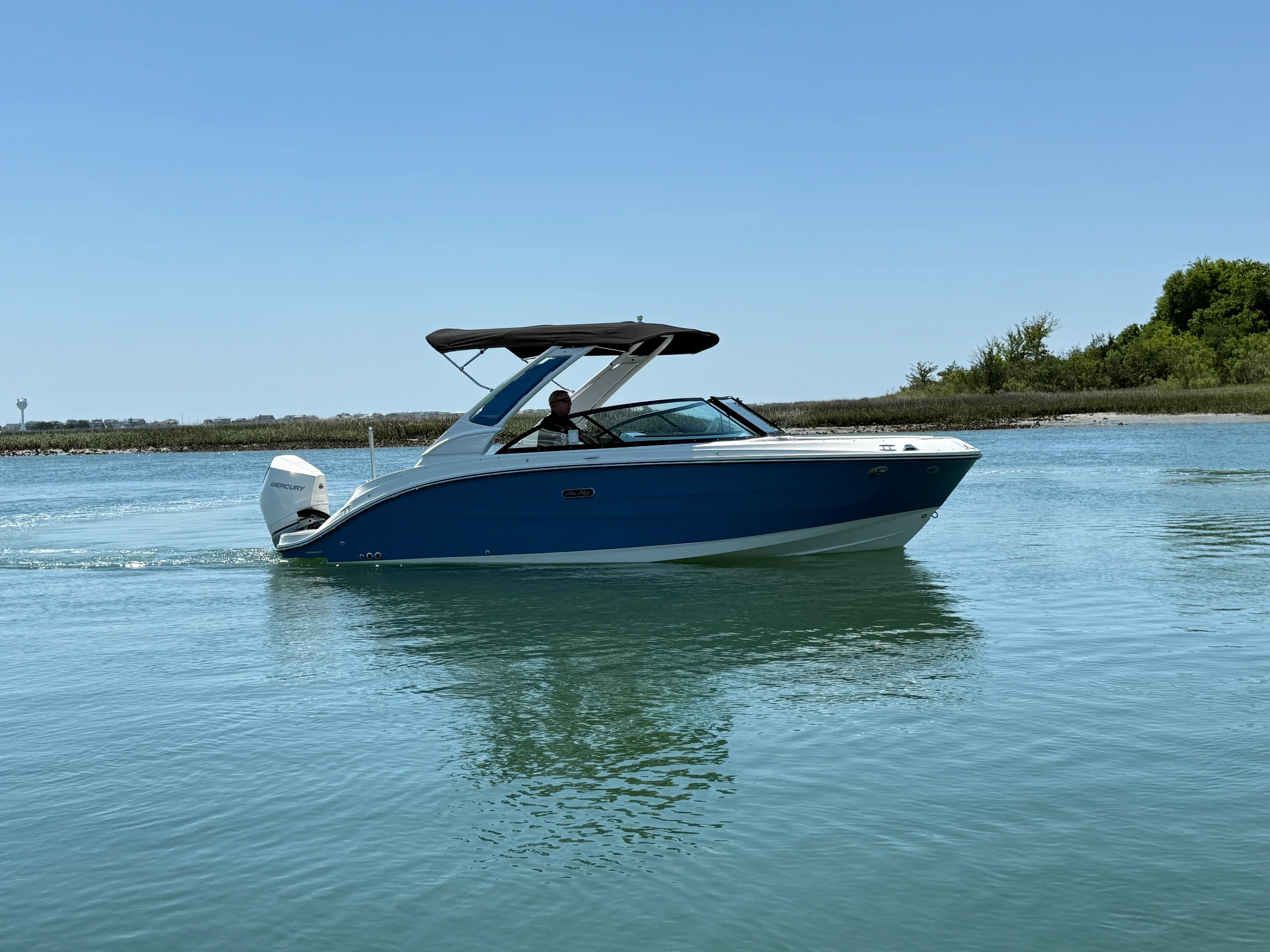 2026 Sea Ray SDX 230 Outboard Image Thumbnail #0