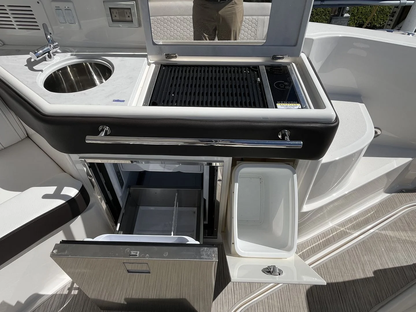 2023 Sea Ray 320 SUNDANCER OB Image Thumbnail #19