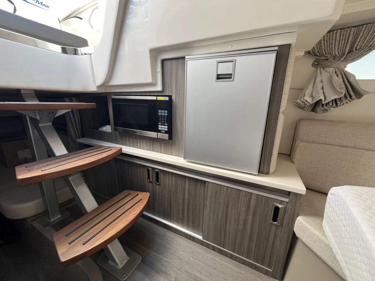 2023 Sea Ray 320 SUNDANCER OB Image Thumbnail #37