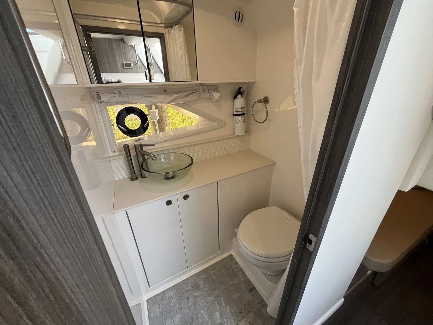 2023 Sea Ray 320 SUNDANCER OB Image Thumbnail #40