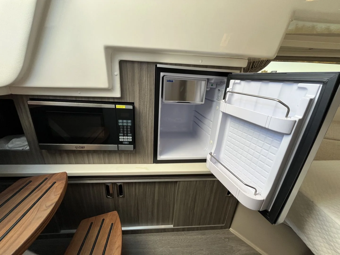 2023 Sea Ray 320 SUNDANCER OB Image Thumbnail #38