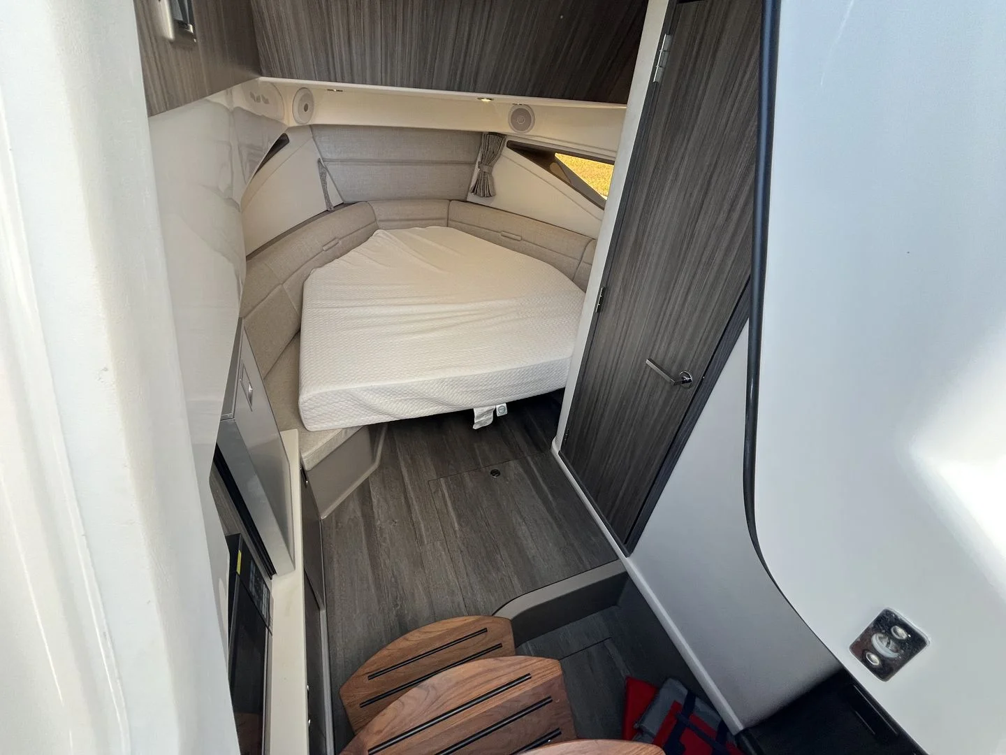 2023 Sea Ray 320 SUNDANCER OB Image Thumbnail #33