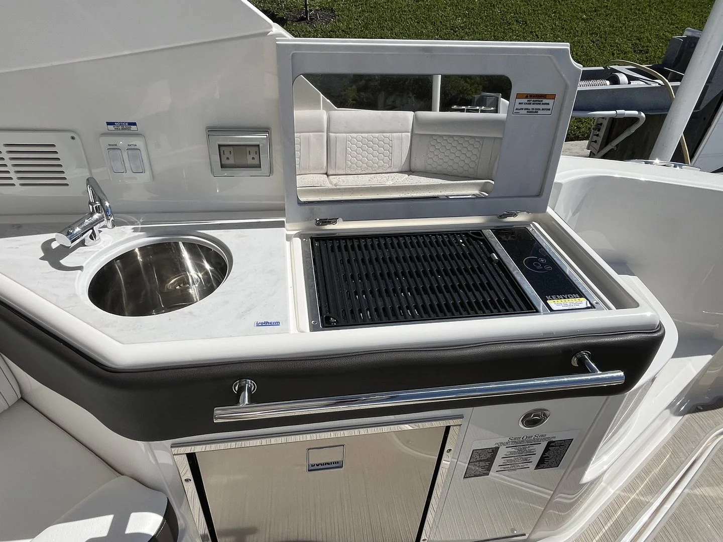 2023 Sea Ray 320 SUNDANCER OB Image Thumbnail #18