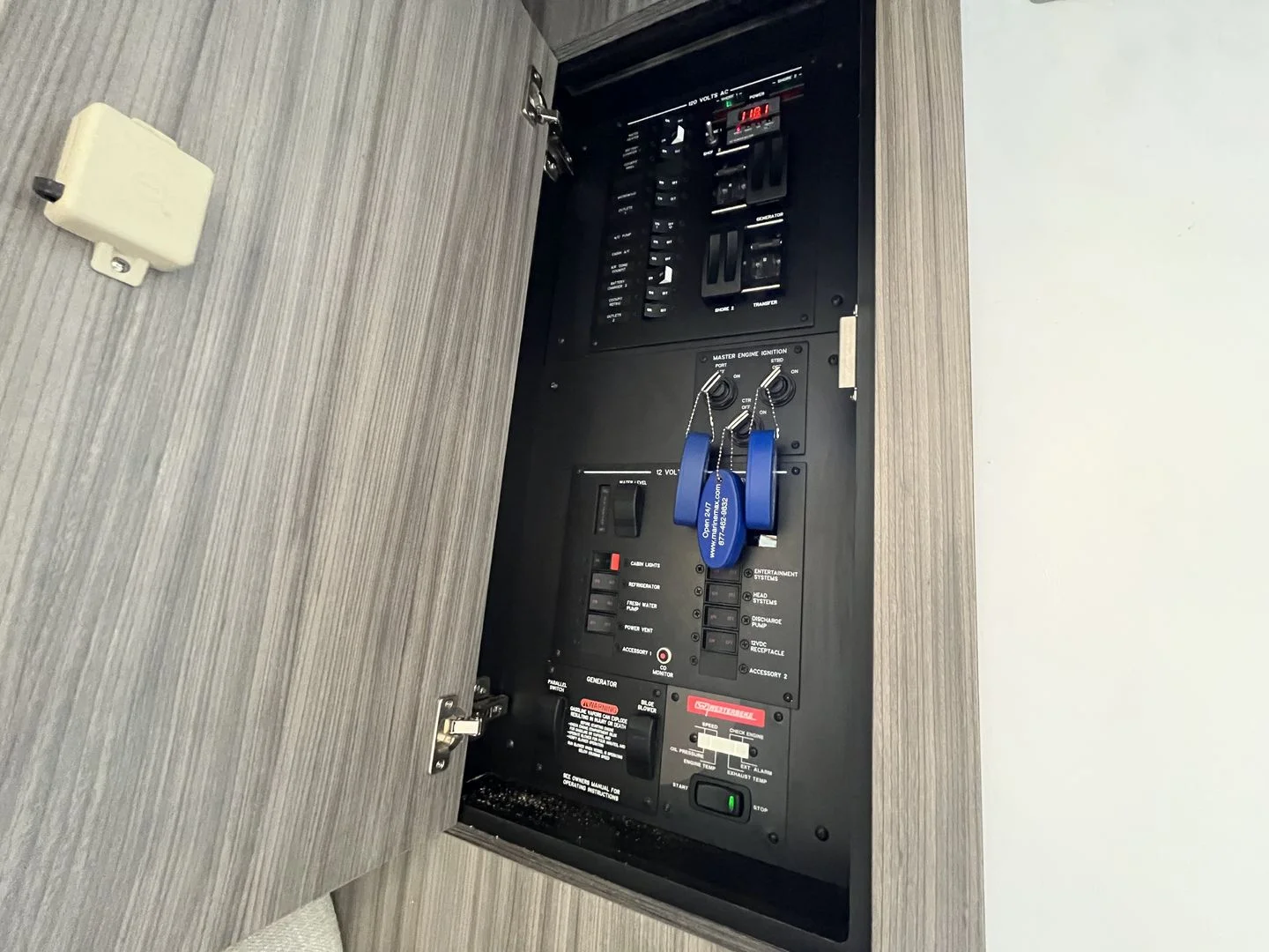 2023 Sea Ray 320 SUNDANCER OB Image Thumbnail #45