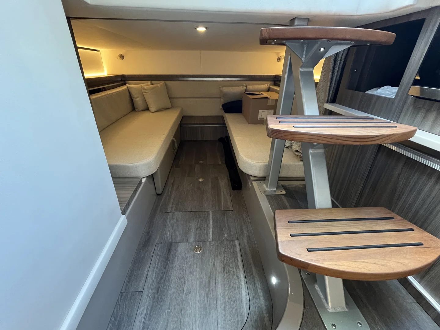 2023 Sea Ray 320 SUNDANCER OB Image Thumbnail #44