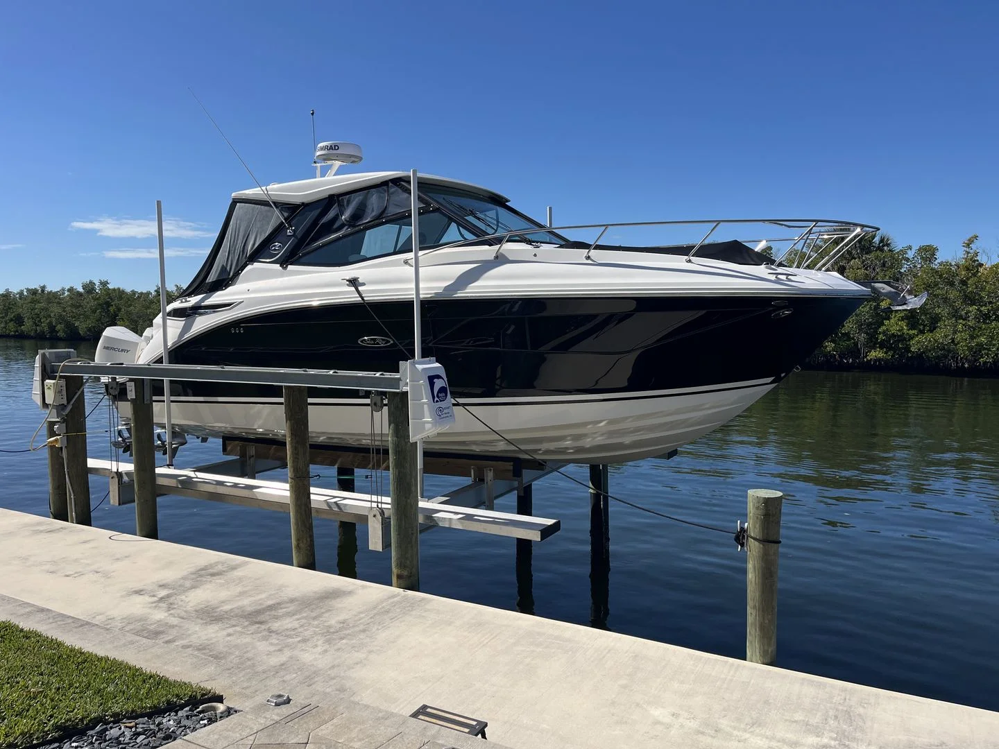 2023 Sea Ray 320 SUNDANCER OB Image Thumbnail #1