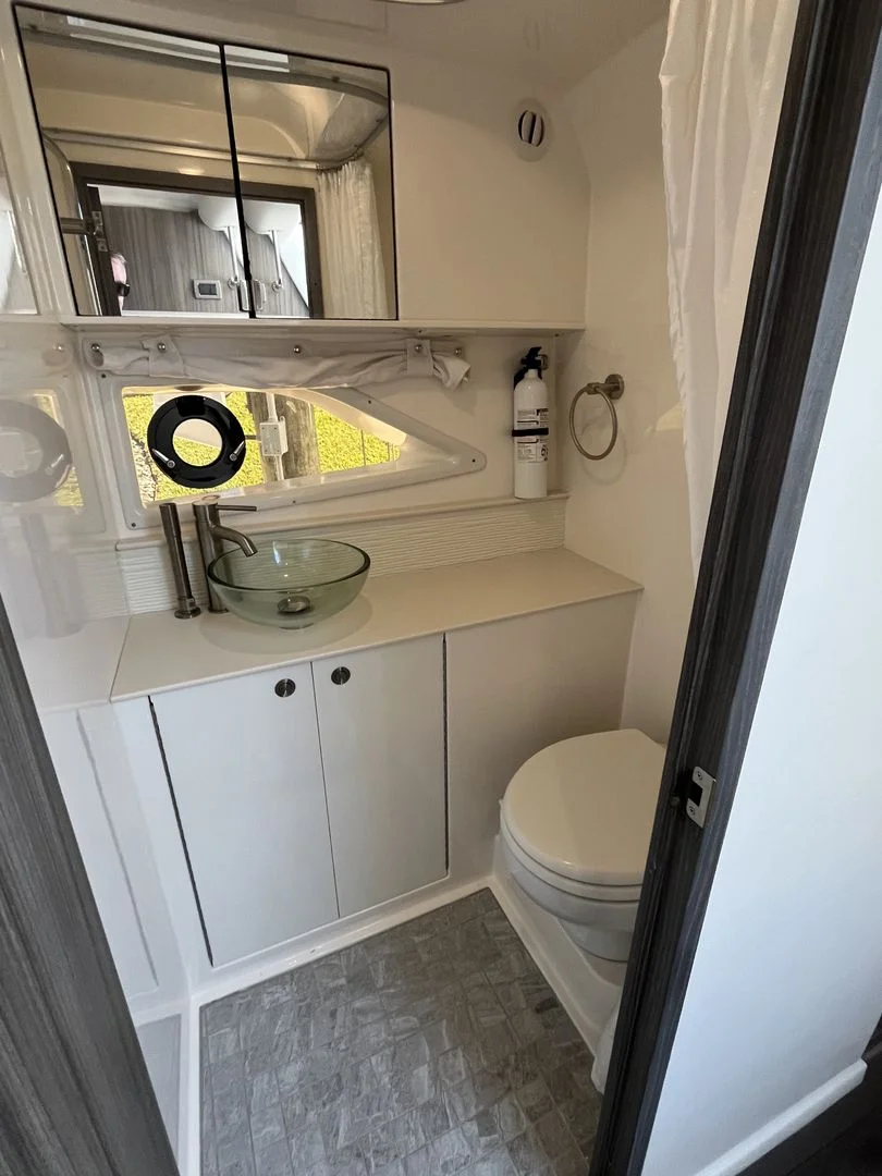 2023 Sea Ray 320 SUNDANCER OB Image Thumbnail #39