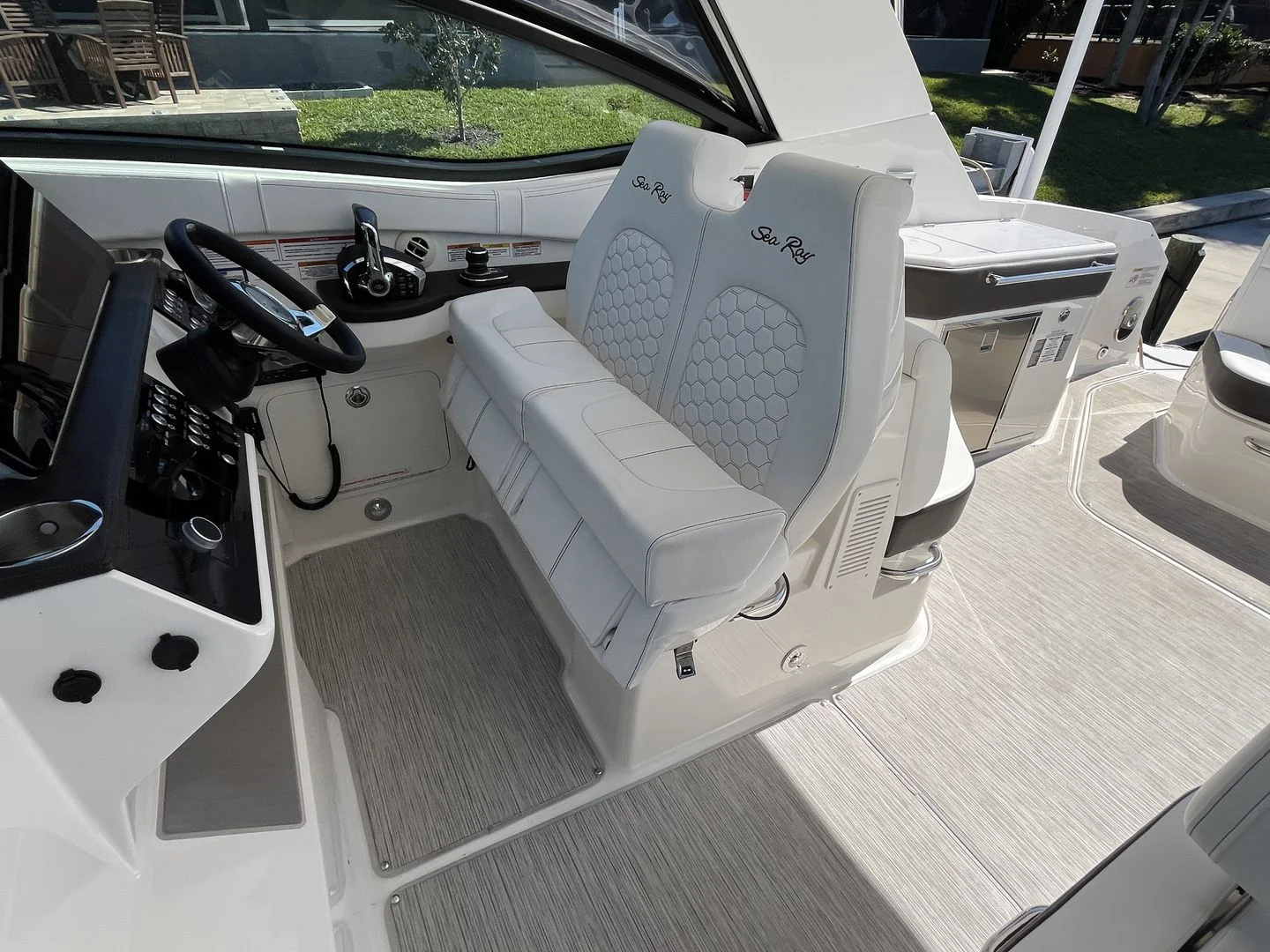 2023 Sea Ray 320 SUNDANCER OB Image Thumbnail #24