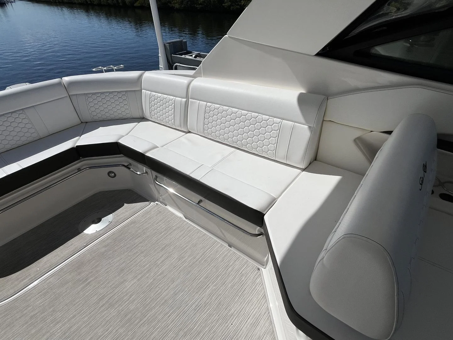 2023 Sea Ray 320 SUNDANCER OB Image Thumbnail #21