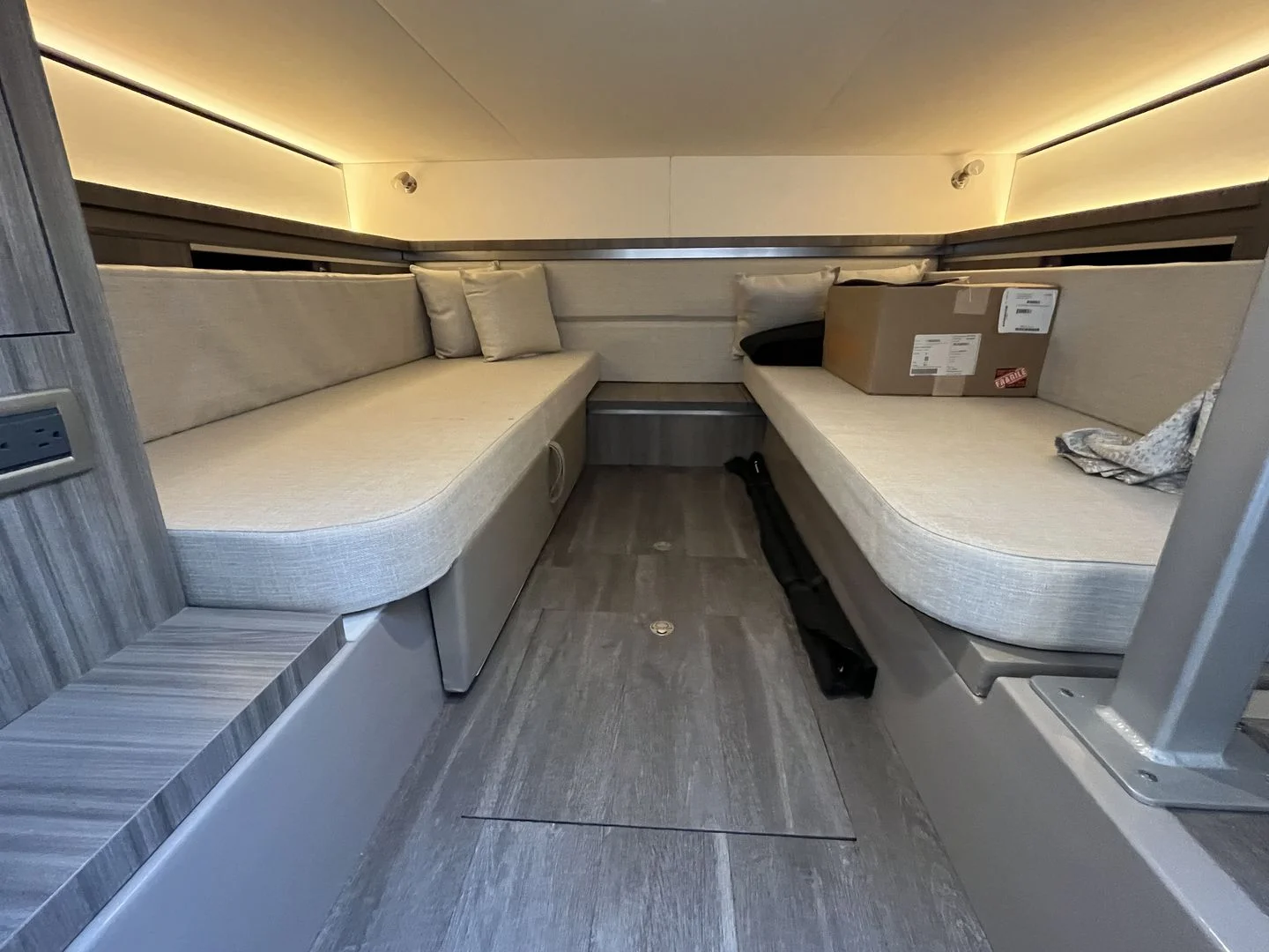 2023 Sea Ray 320 SUNDANCER OB Image Thumbnail #41