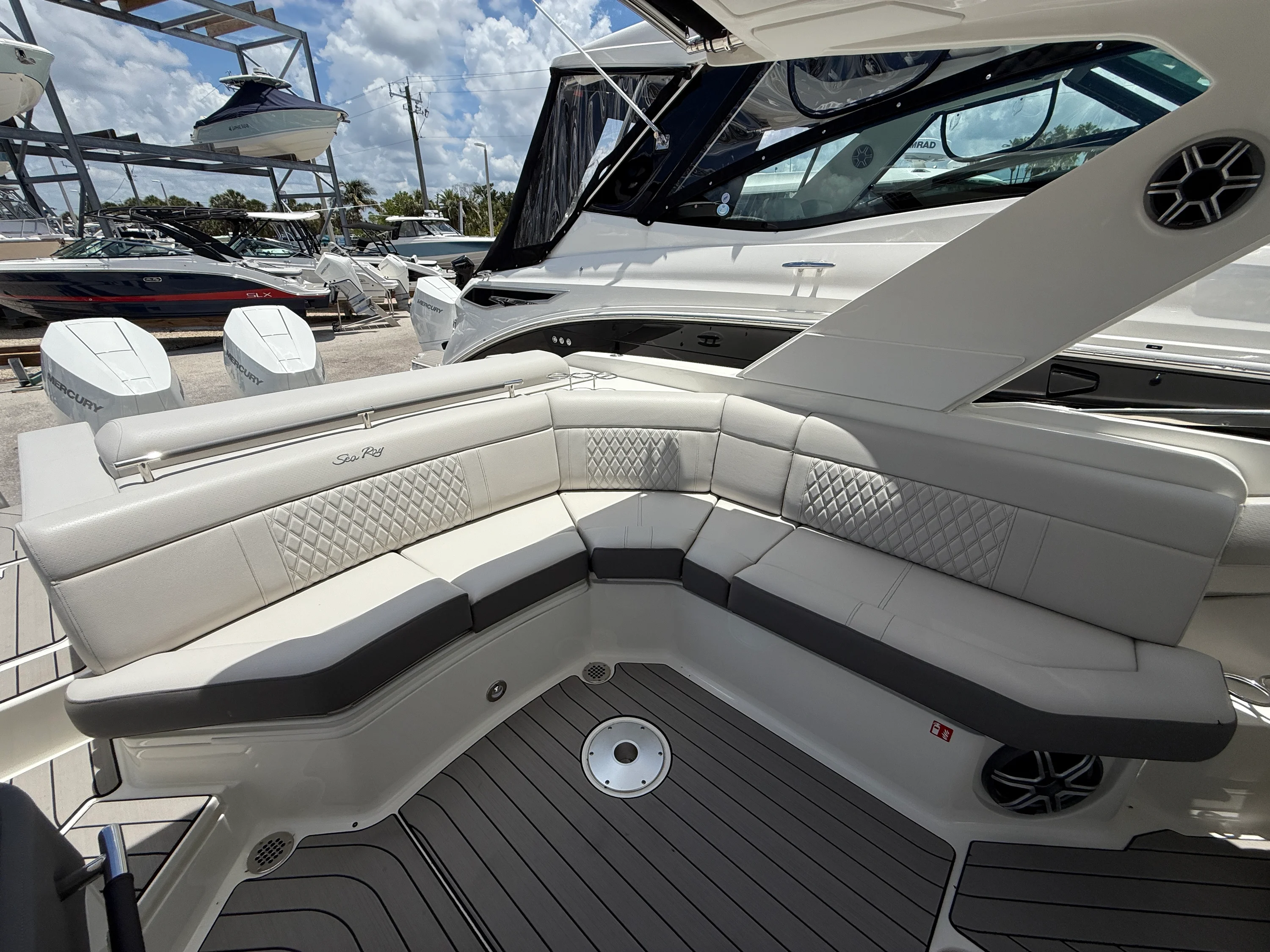 2026 Sea Ray SLX 310 Outboard Image Thumbnail #17
