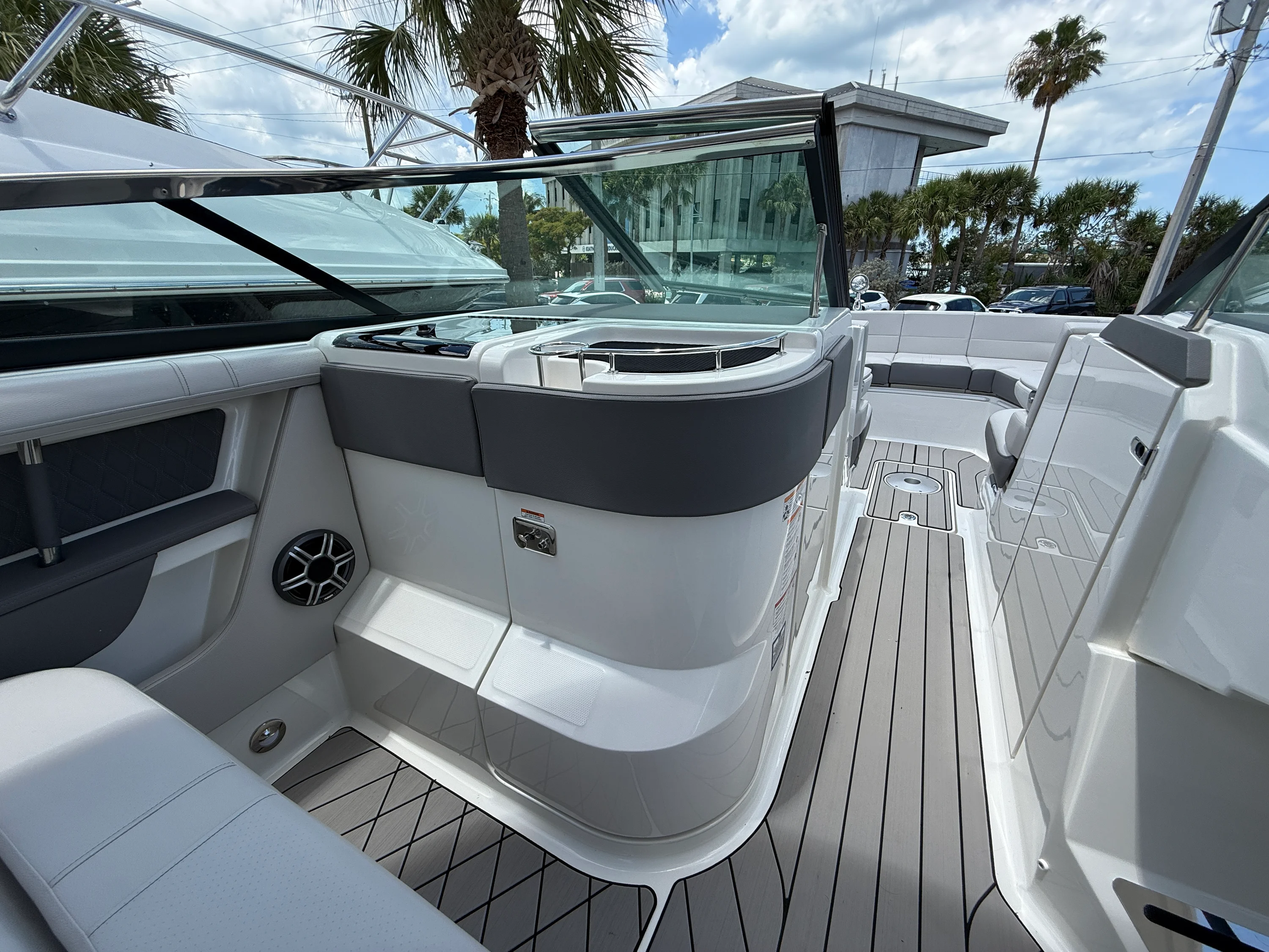 2026 Sea Ray SLX 310 Outboard Image Thumbnail #11