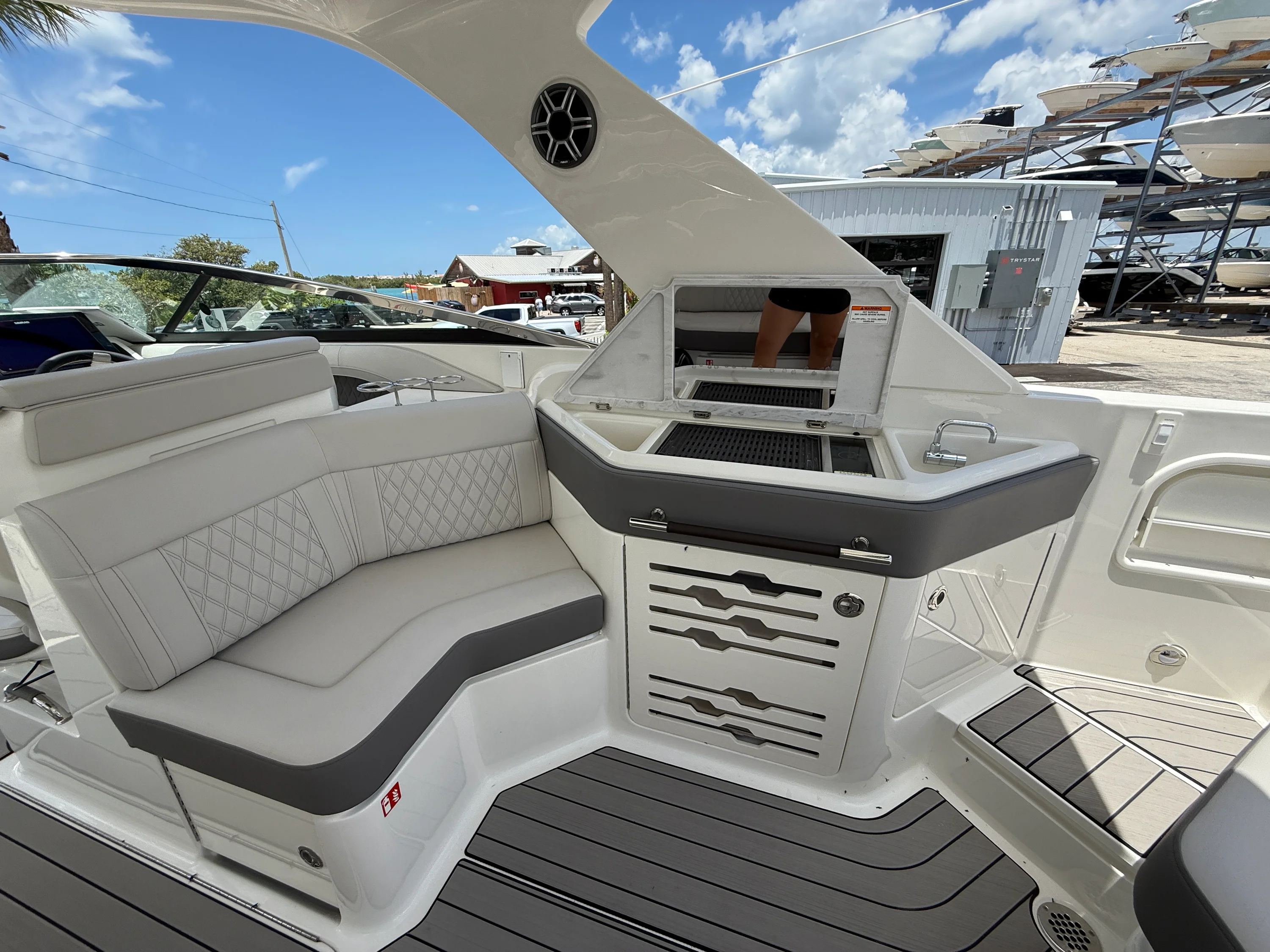 2026 Sea Ray SLX 310 Outboard Image Thumbnail #16