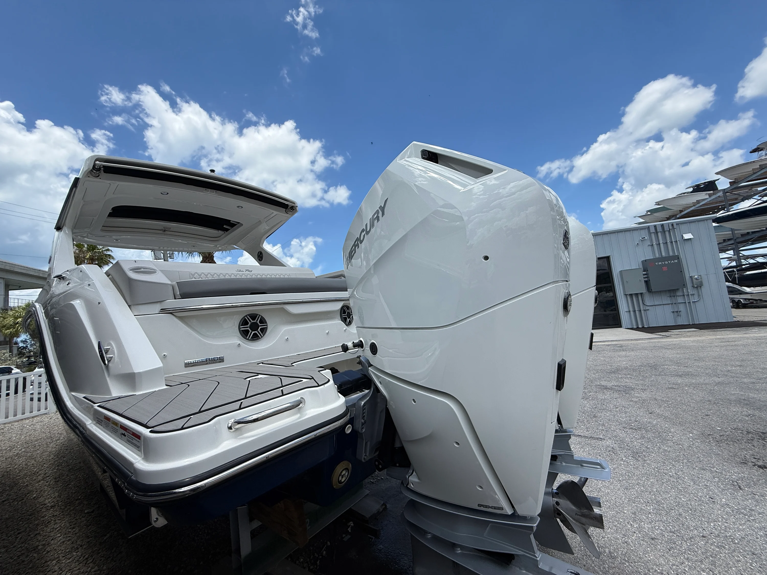 2026 Sea Ray SLX 310 Outboard Image Thumbnail #3