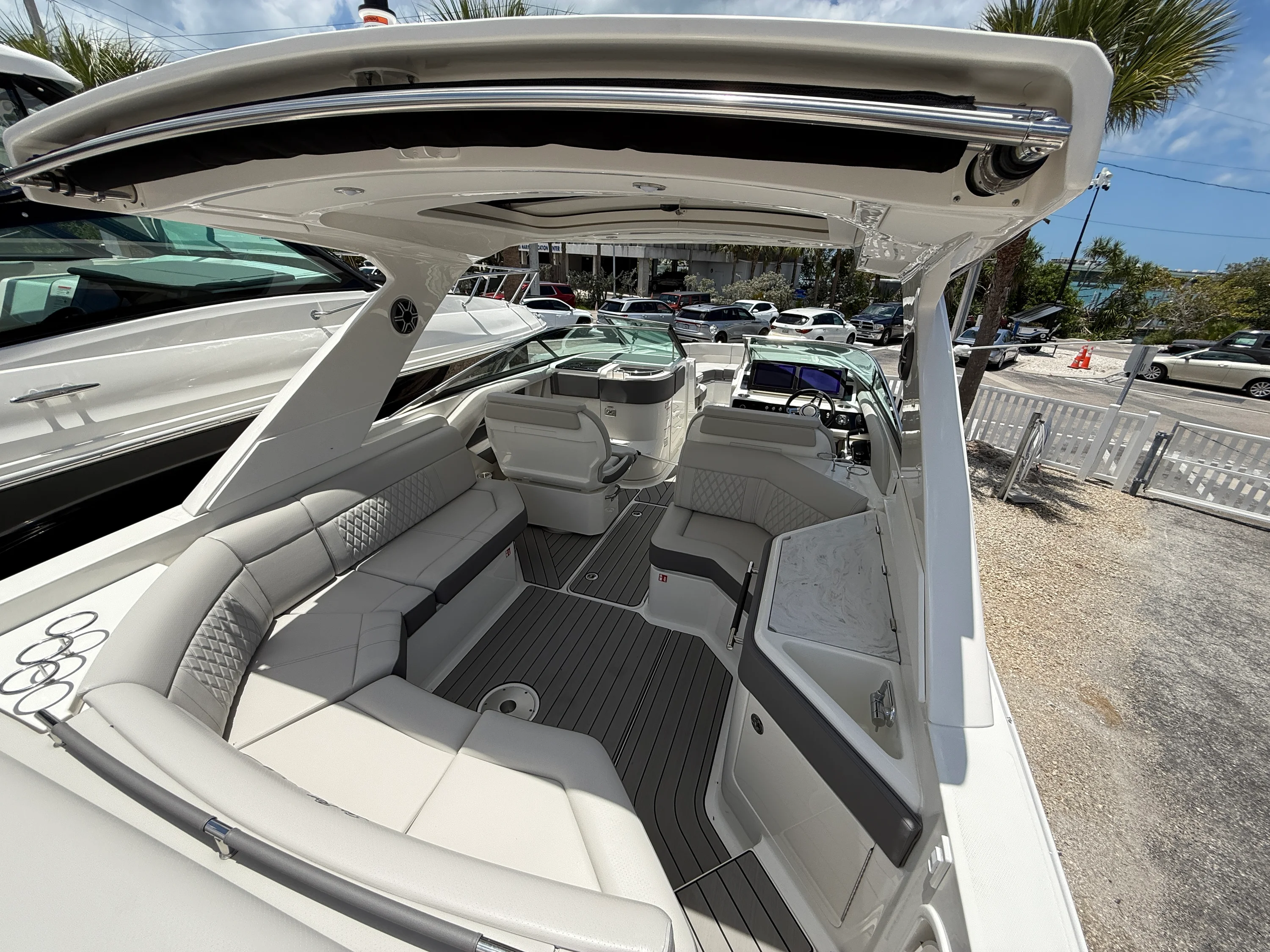 2026 Sea Ray SLX 310 Outboard Image Thumbnail #18