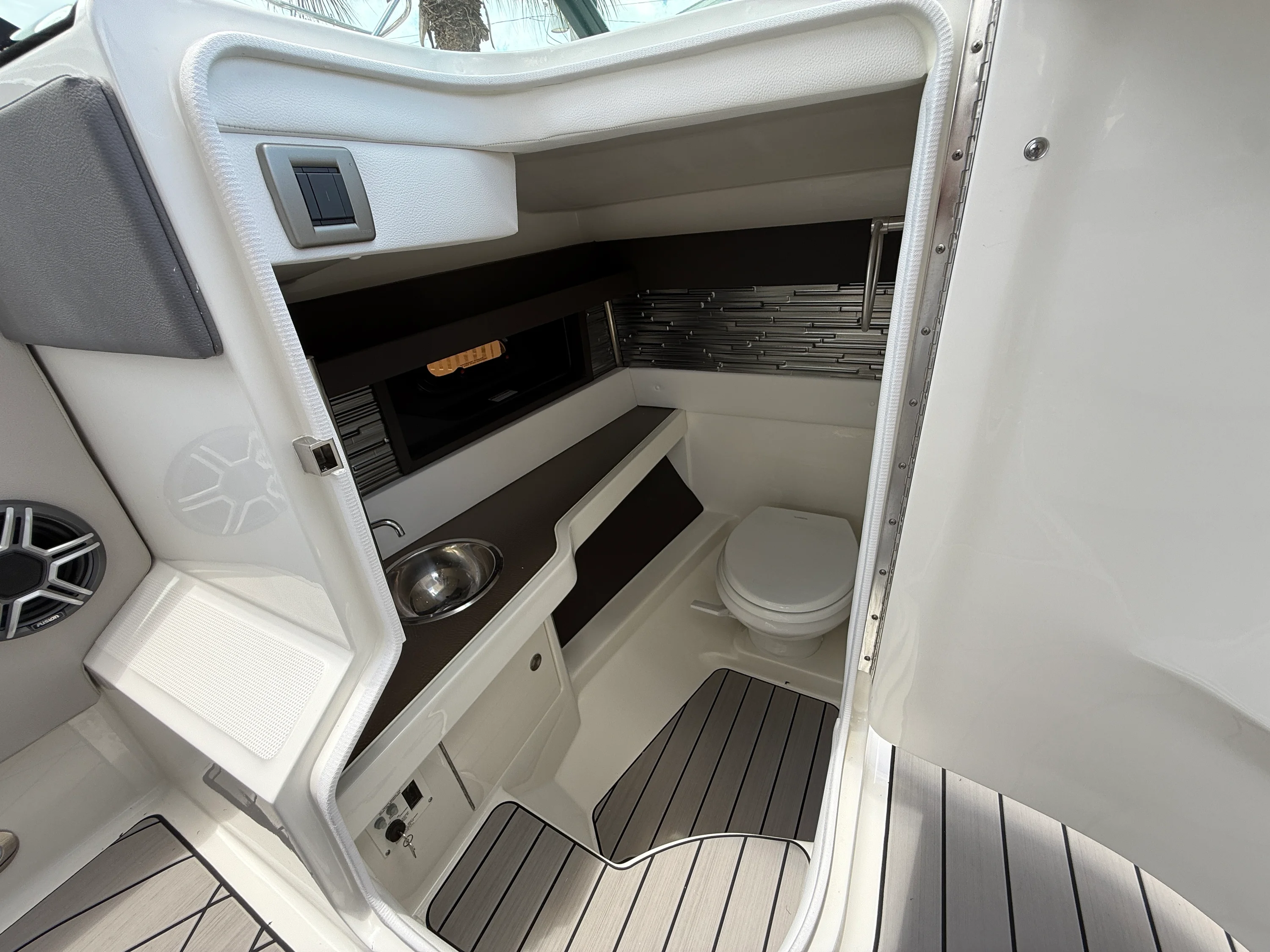 2026 Sea Ray SLX 310 Outboard Image Thumbnail #12
