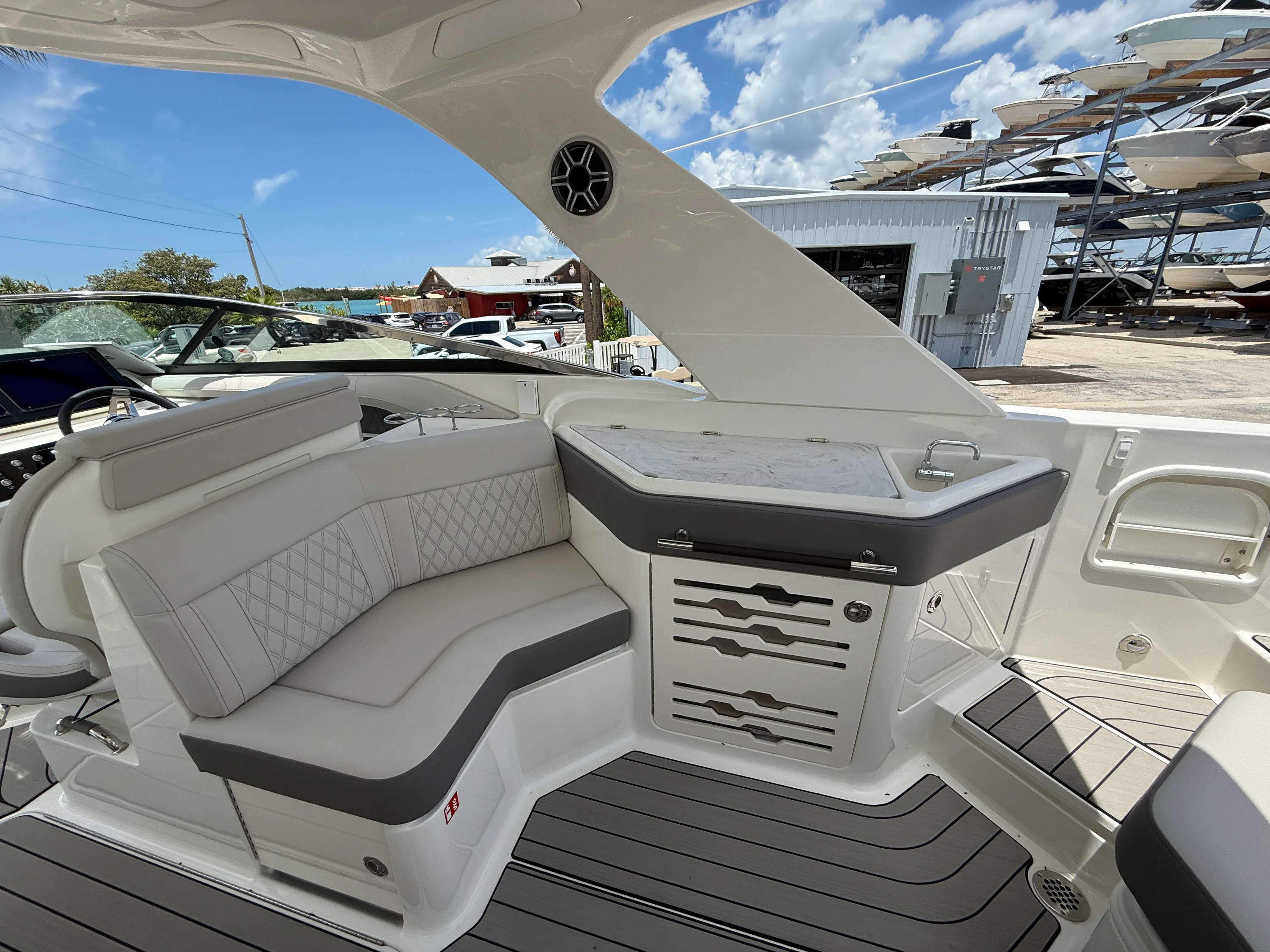 2026 Sea Ray SLX 310 Outboard Image Thumbnail #14