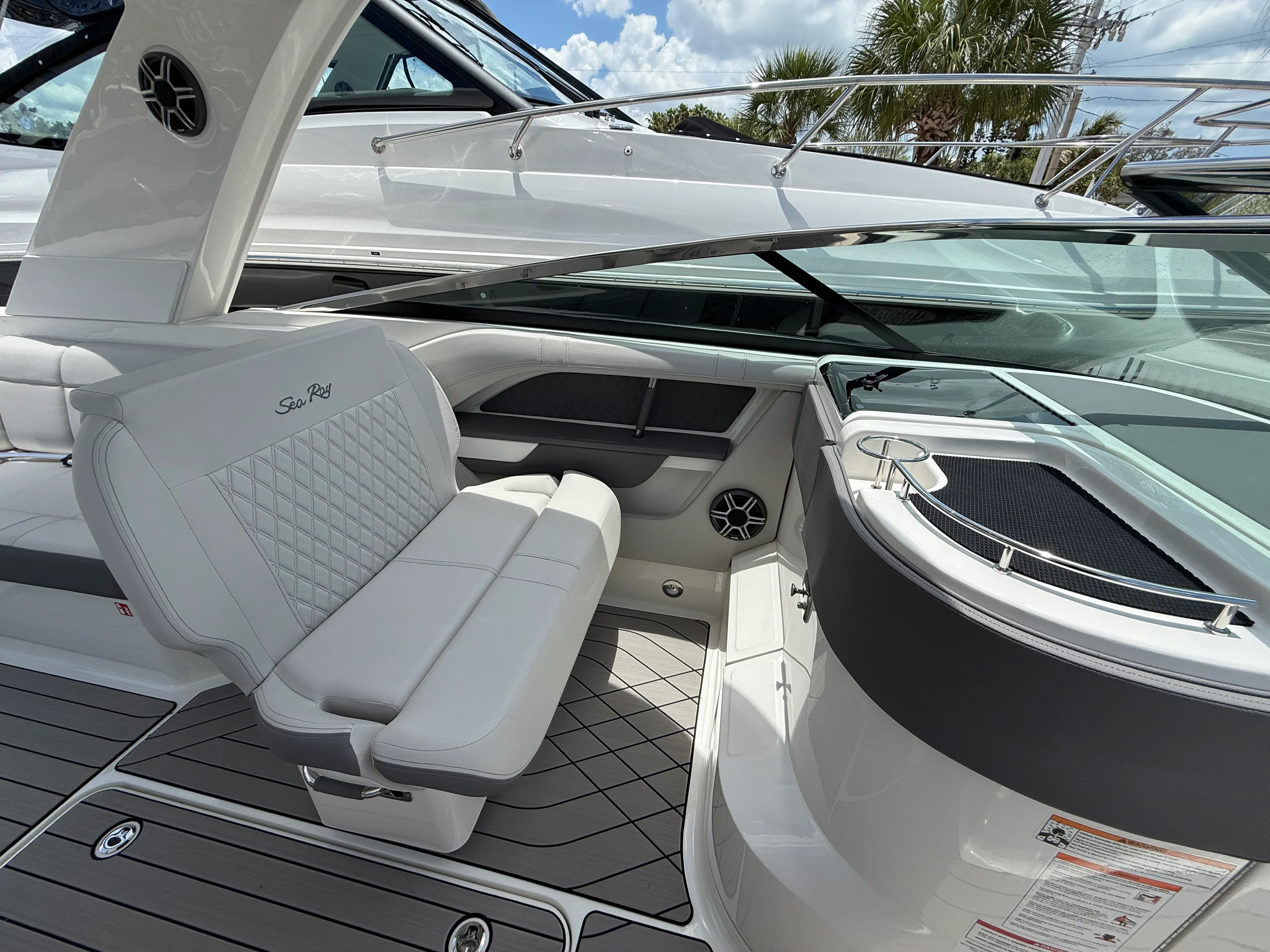 2026 Sea Ray SLX 310 Outboard Image Thumbnail #10