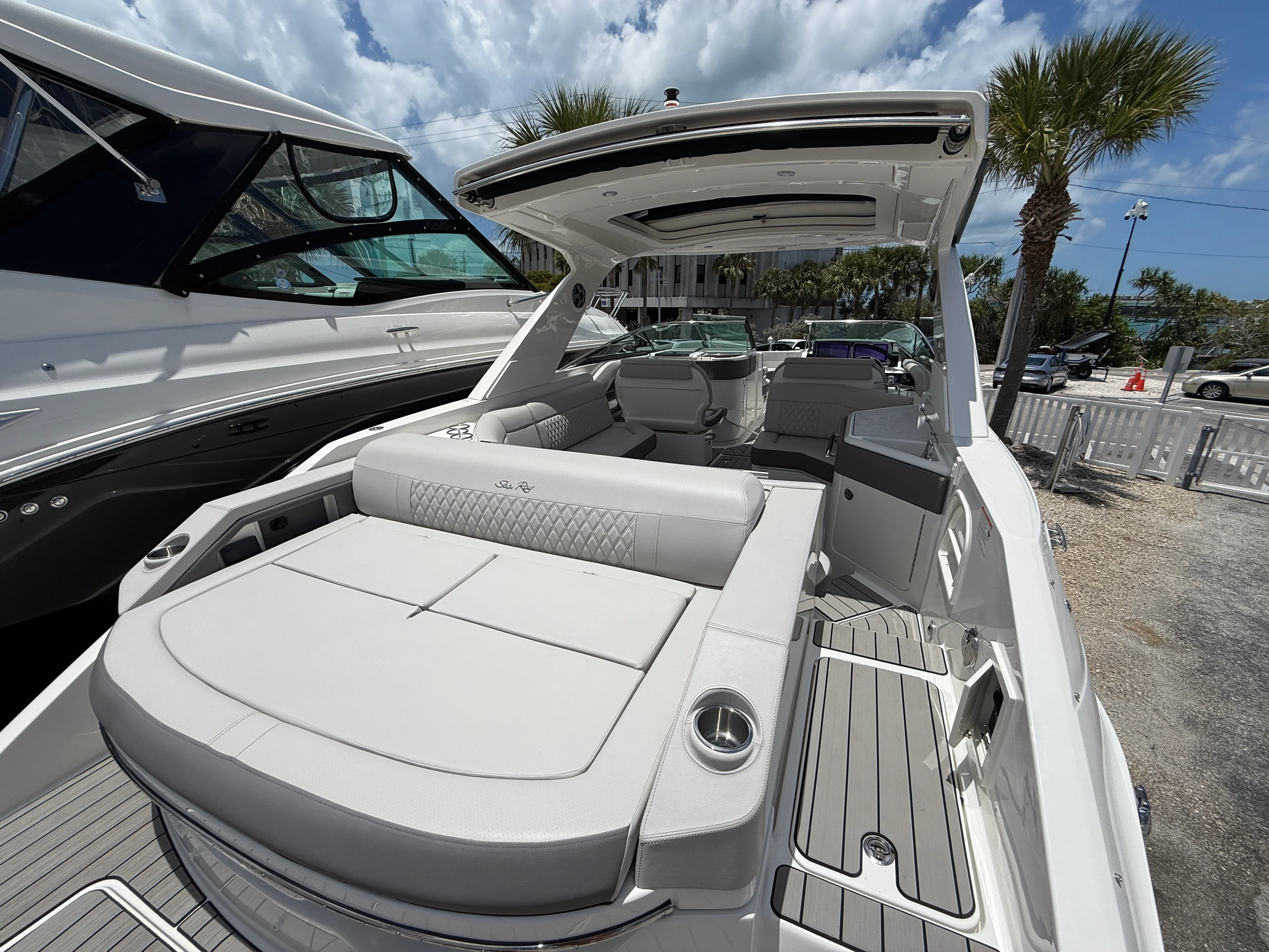 2026 Sea Ray SLX 310 Outboard Image Thumbnail #19