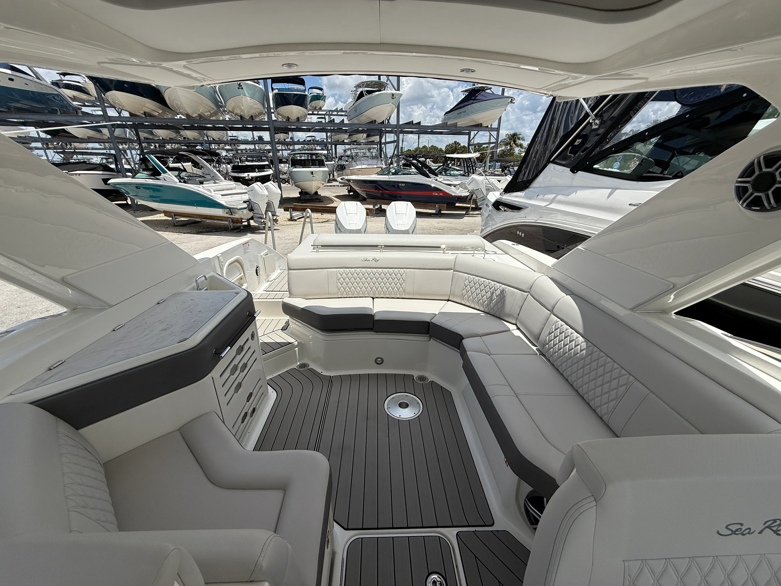 2026 Sea Ray SLX 310 Outboard Image Thumbnail #13