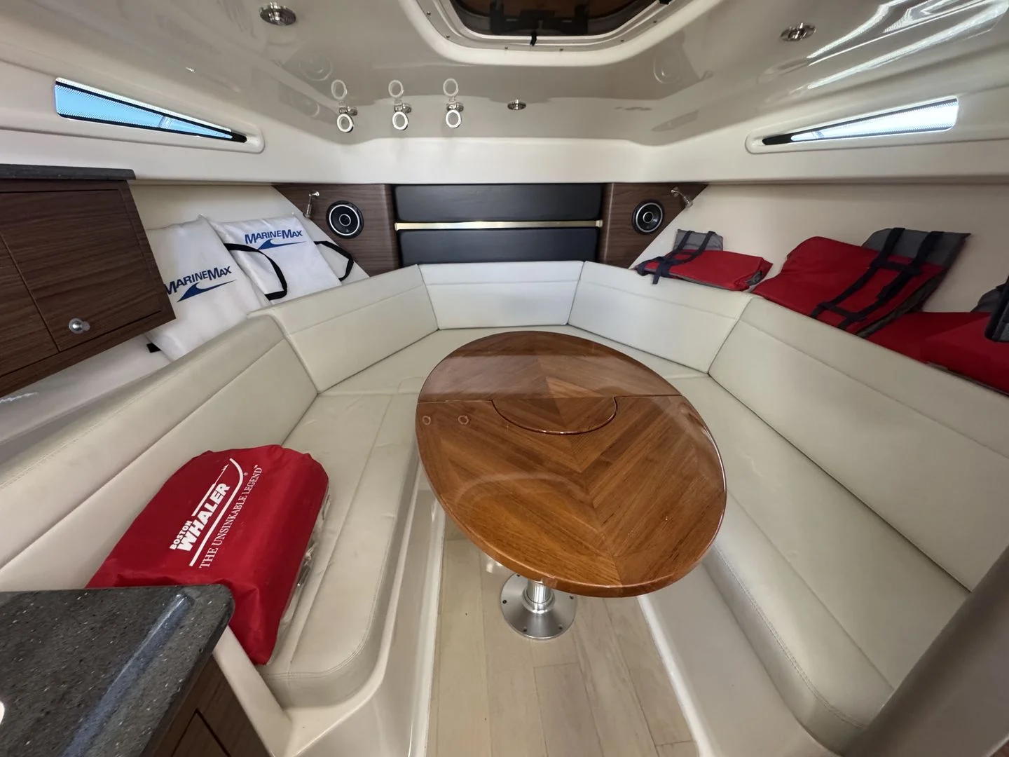 2023 Boston Whaler 325 CONQUEST Image Thumbnail #9