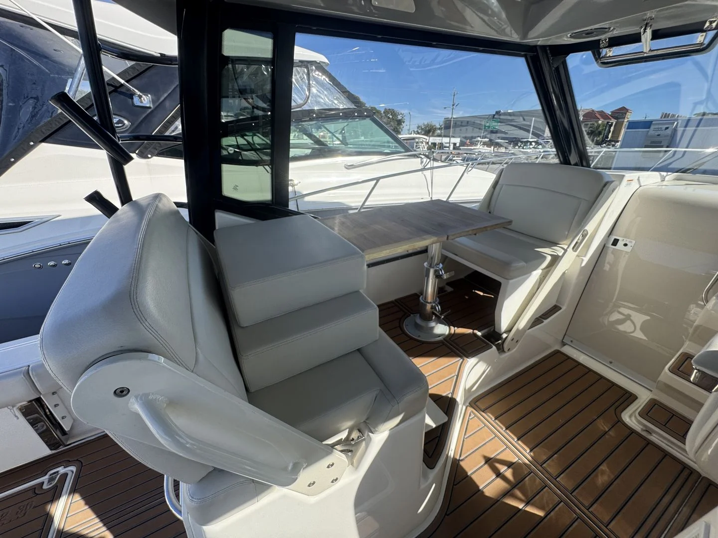 2023 Boston Whaler 325 CONQUEST Image Thumbnail #4