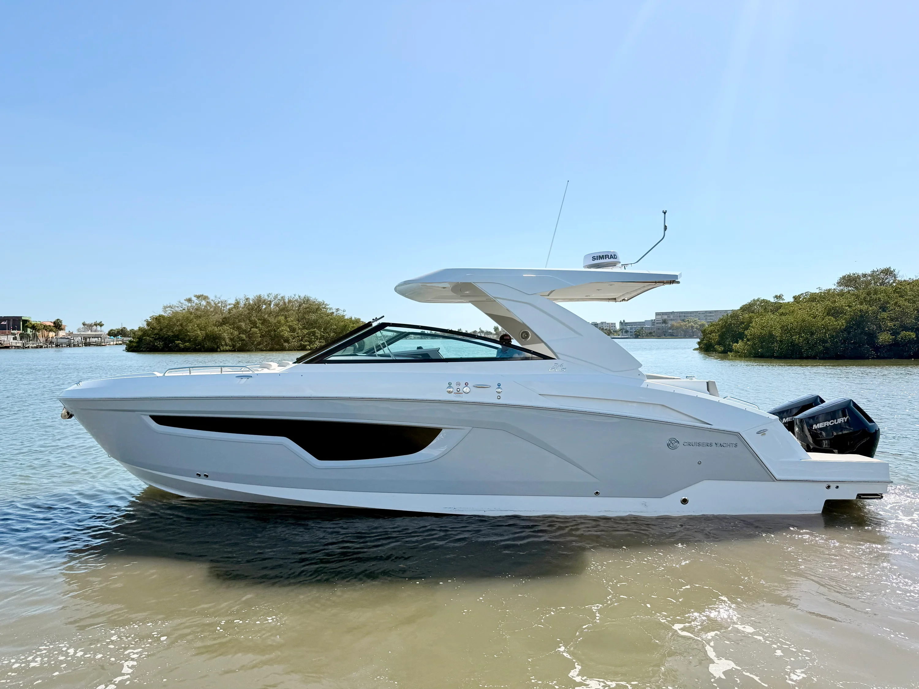 2026 Cruisers Yachts 34 GLS Outboard Image Thumbnail #19