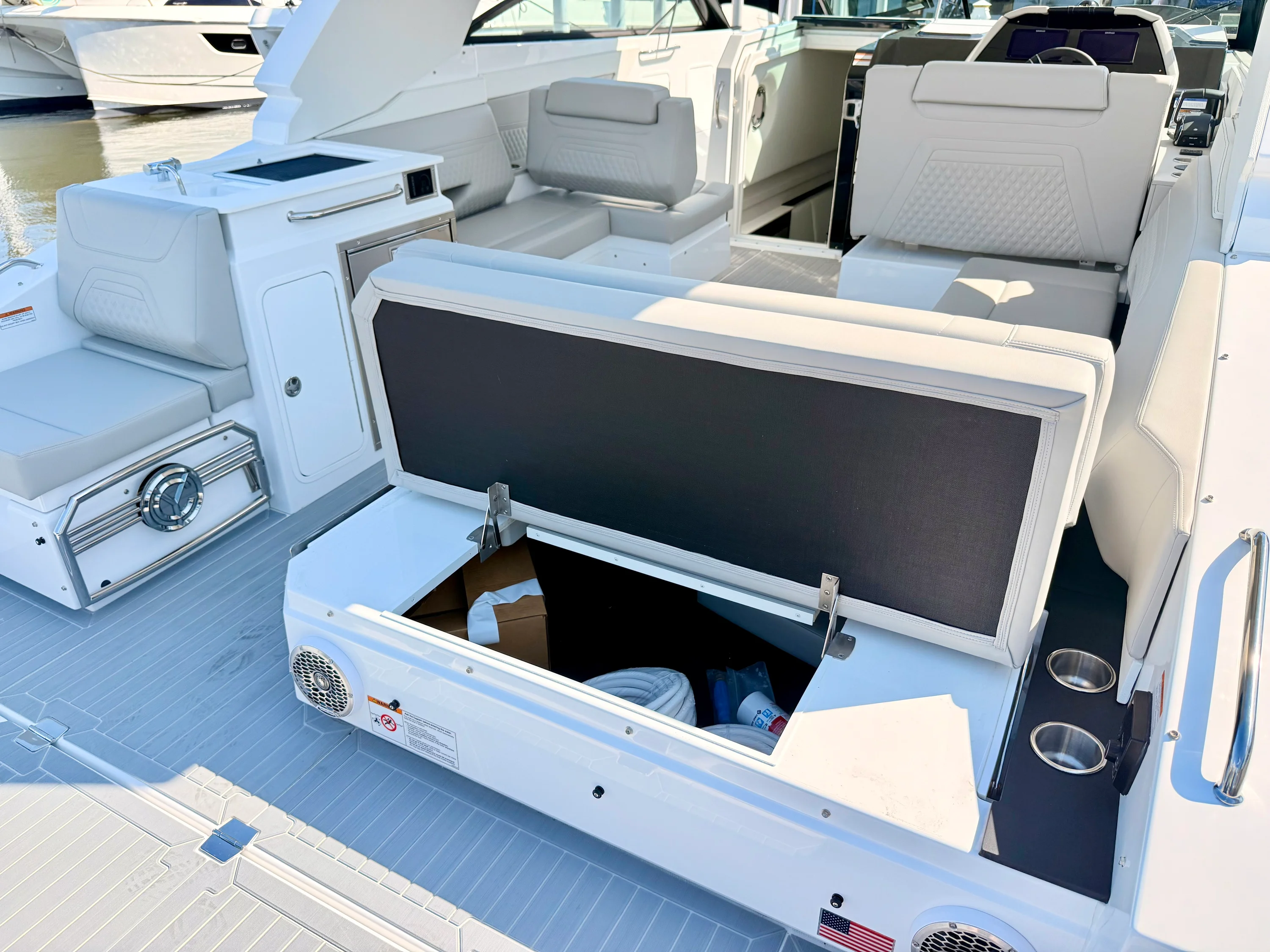 2026 Cruisers Yachts 34 GLS Outboard Image Thumbnail #41