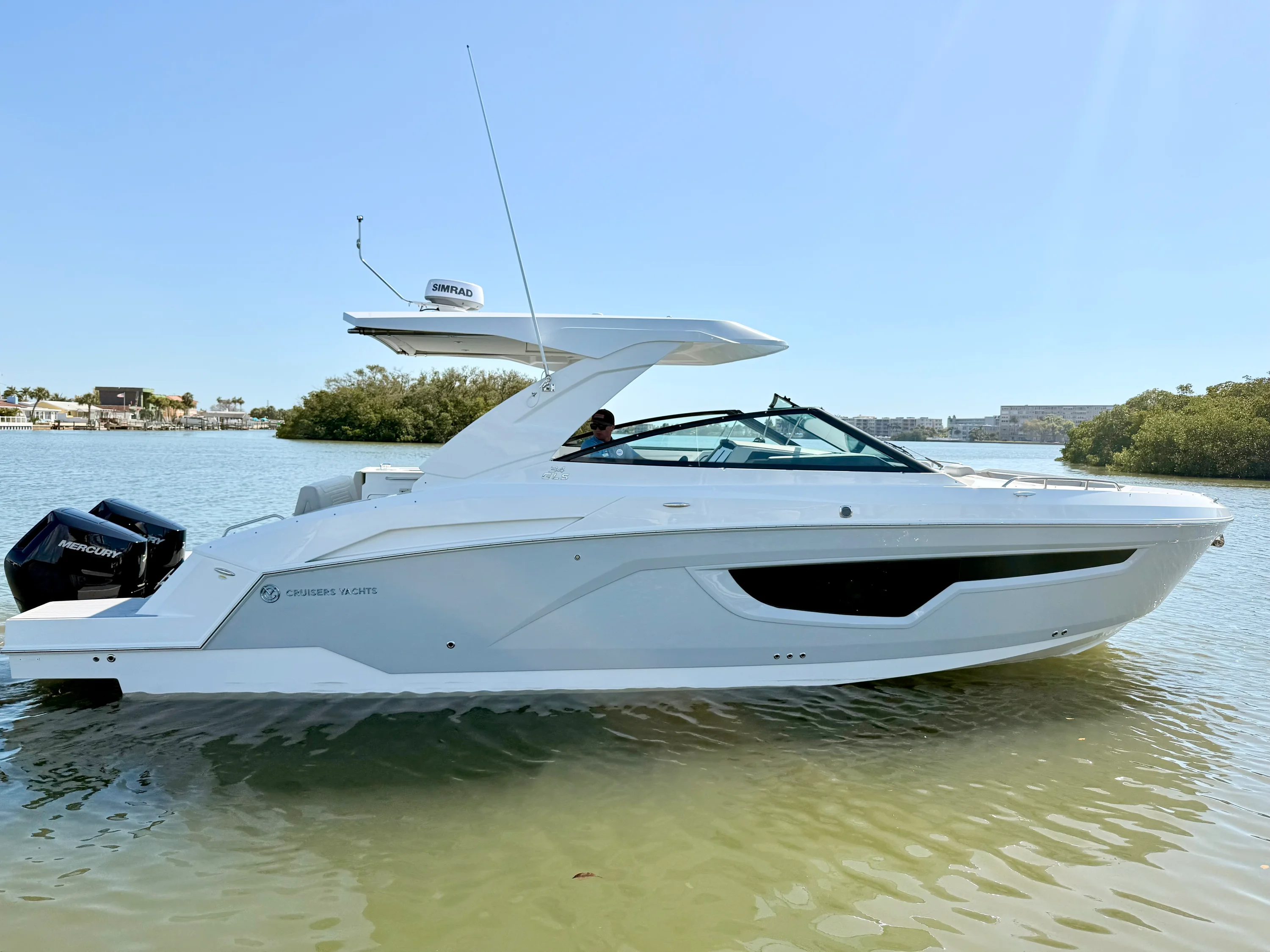 2026 Cruisers Yachts 34 GLS Outboard Image Thumbnail #3