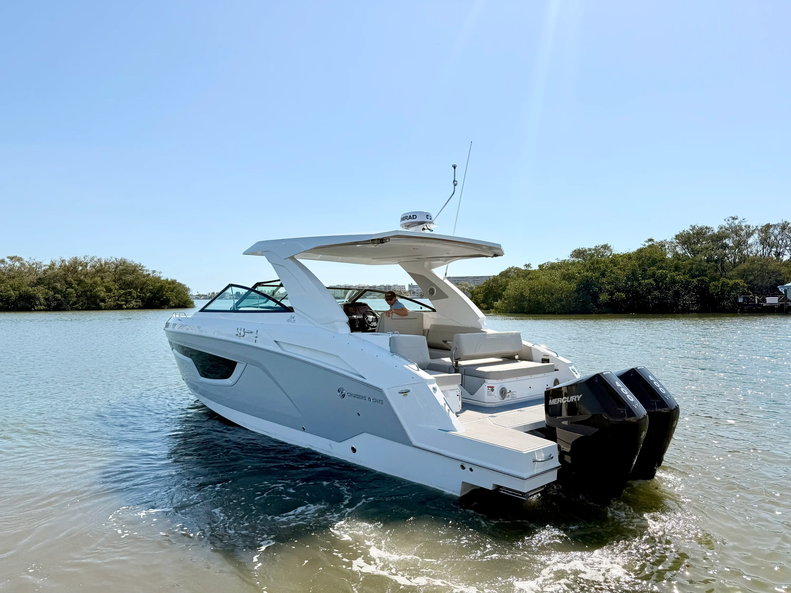 2026 Cruisers Yachts 34 GLS Outboard Image Thumbnail #14