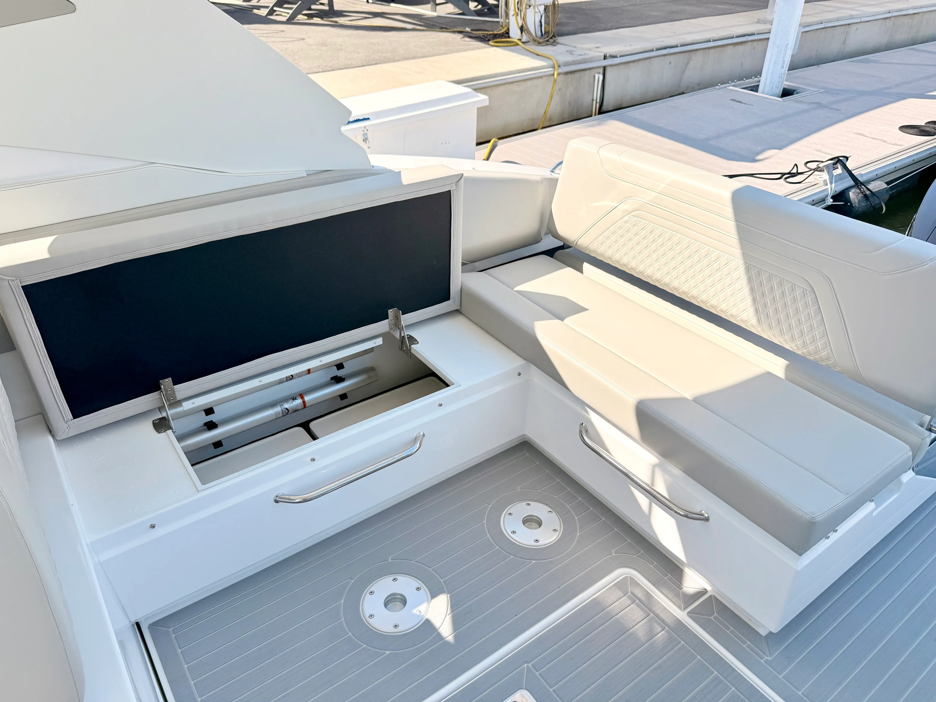 2026 Cruisers Yachts 34 GLS Outboard Image Thumbnail #47