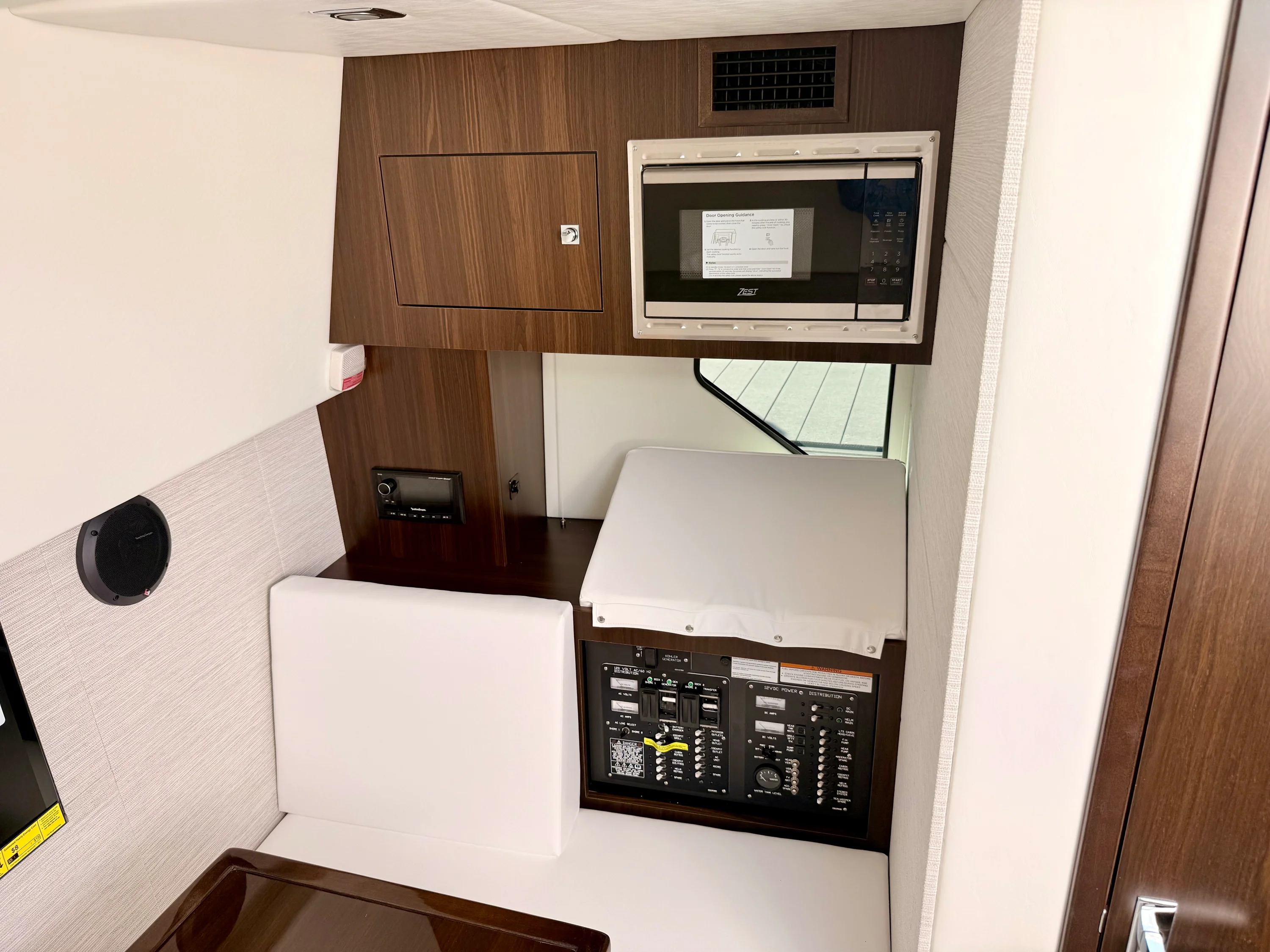 2026 Cruisers Yachts 34 GLS Outboard Image Thumbnail #61