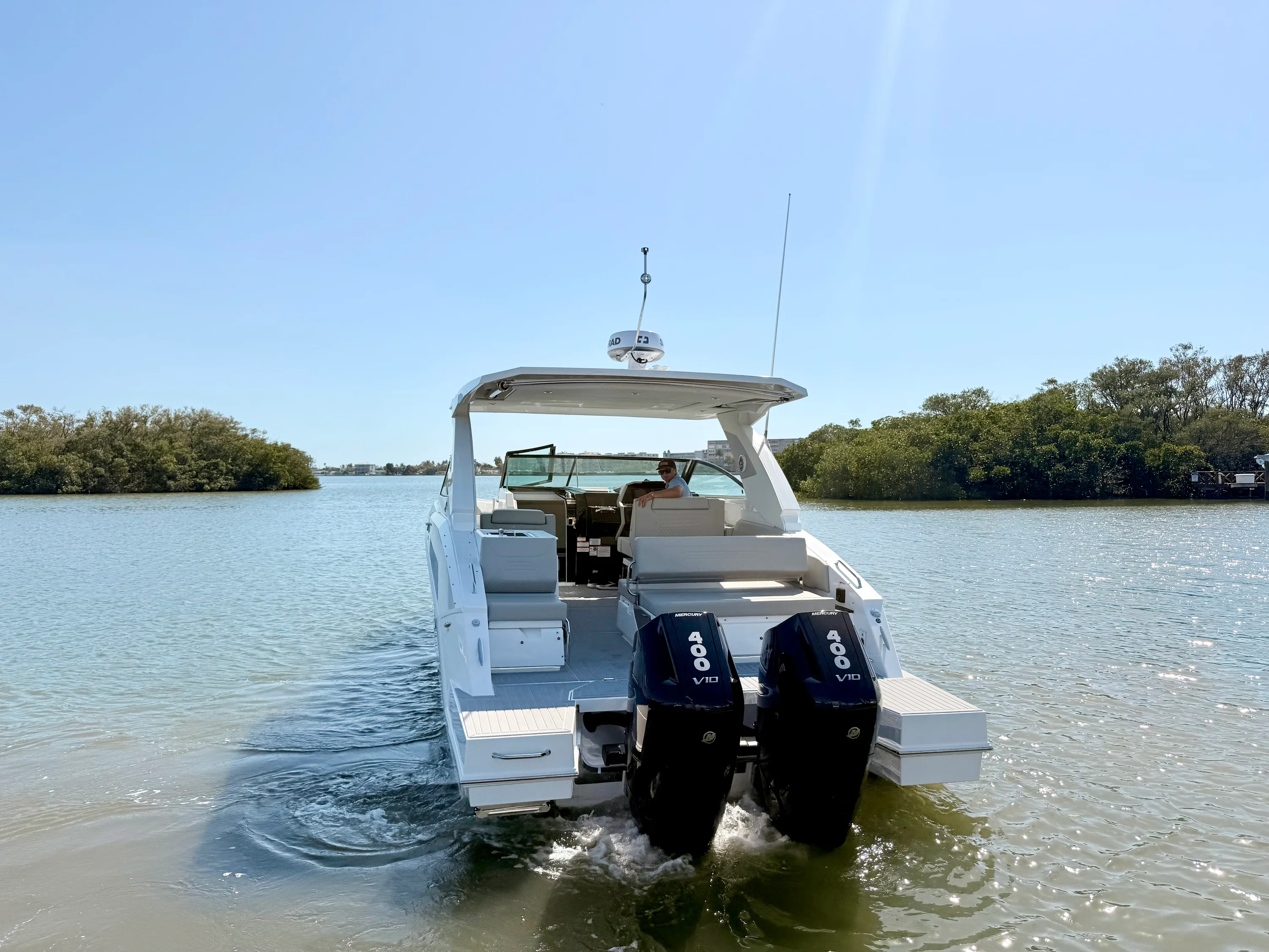 2026 Cruisers Yachts 34 GLS Outboard Image Thumbnail #10