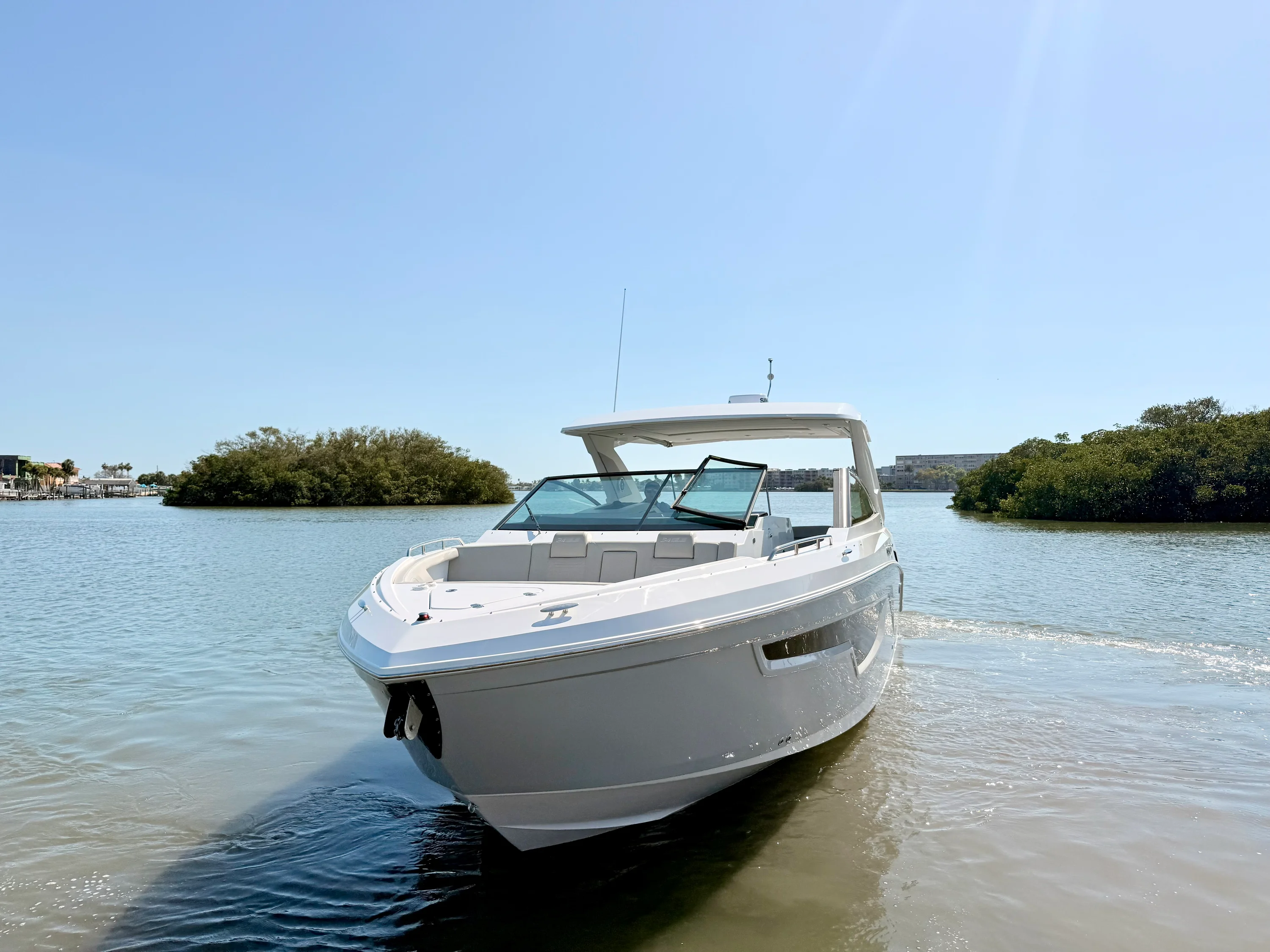 2026 Cruisers Yachts 34 GLS Outboard Image Thumbnail #24