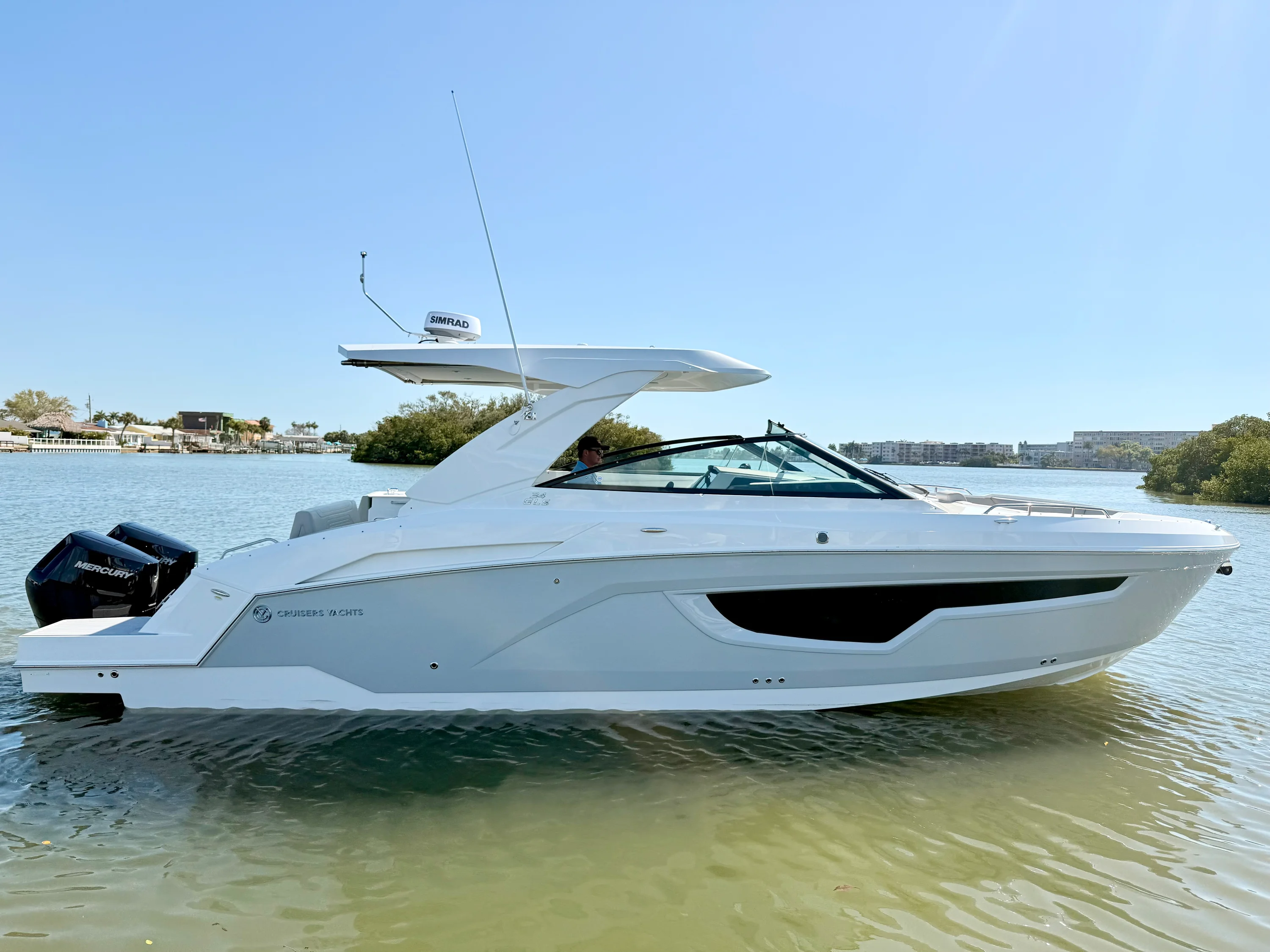 2026 Cruisers Yachts 34 GLS Outboard Image Thumbnail #2