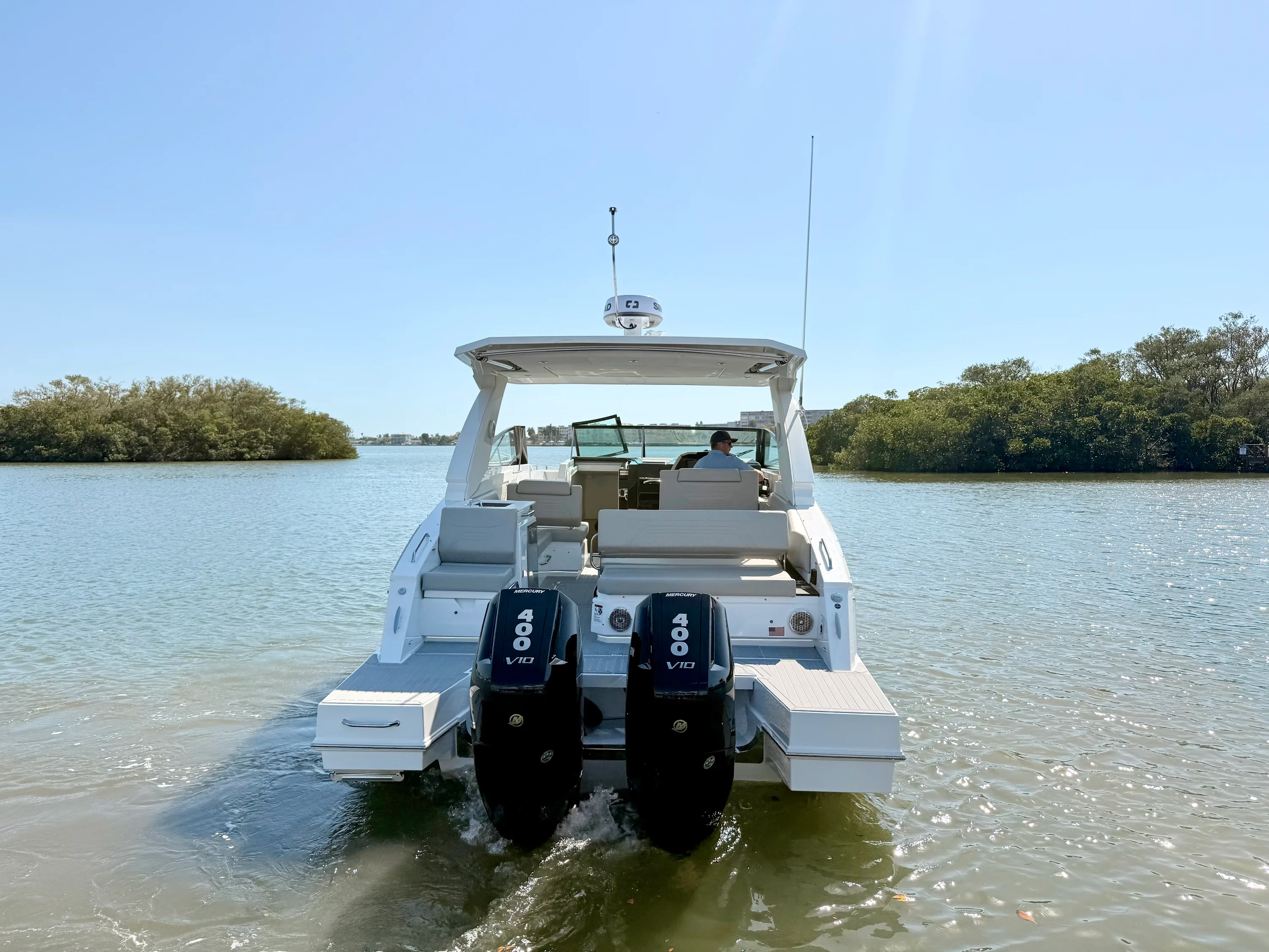 2026 Cruisers Yachts 34 GLS Outboard Image Thumbnail #11