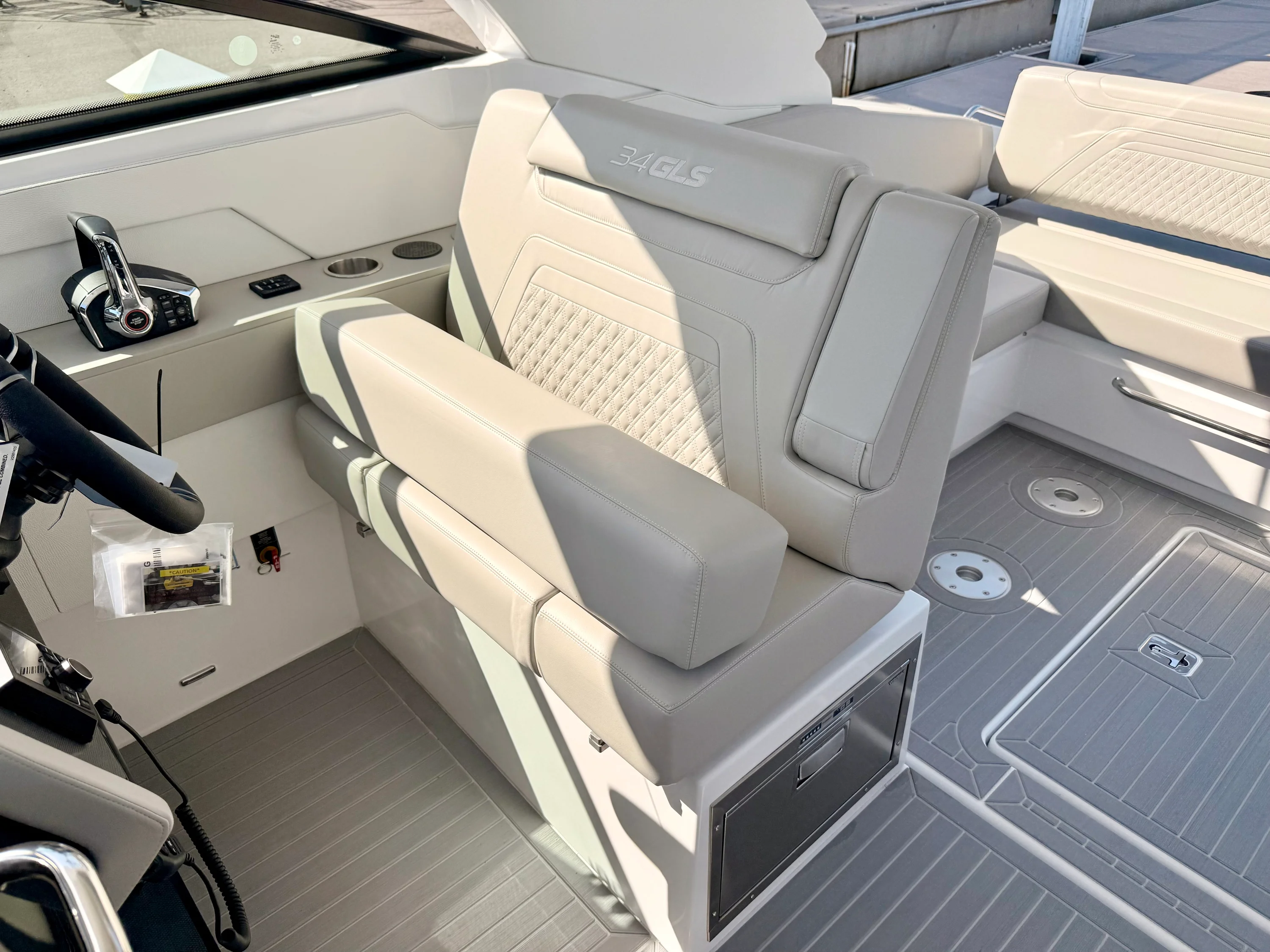 2026 Cruisers Yachts 34 GLS Outboard Image Thumbnail #51