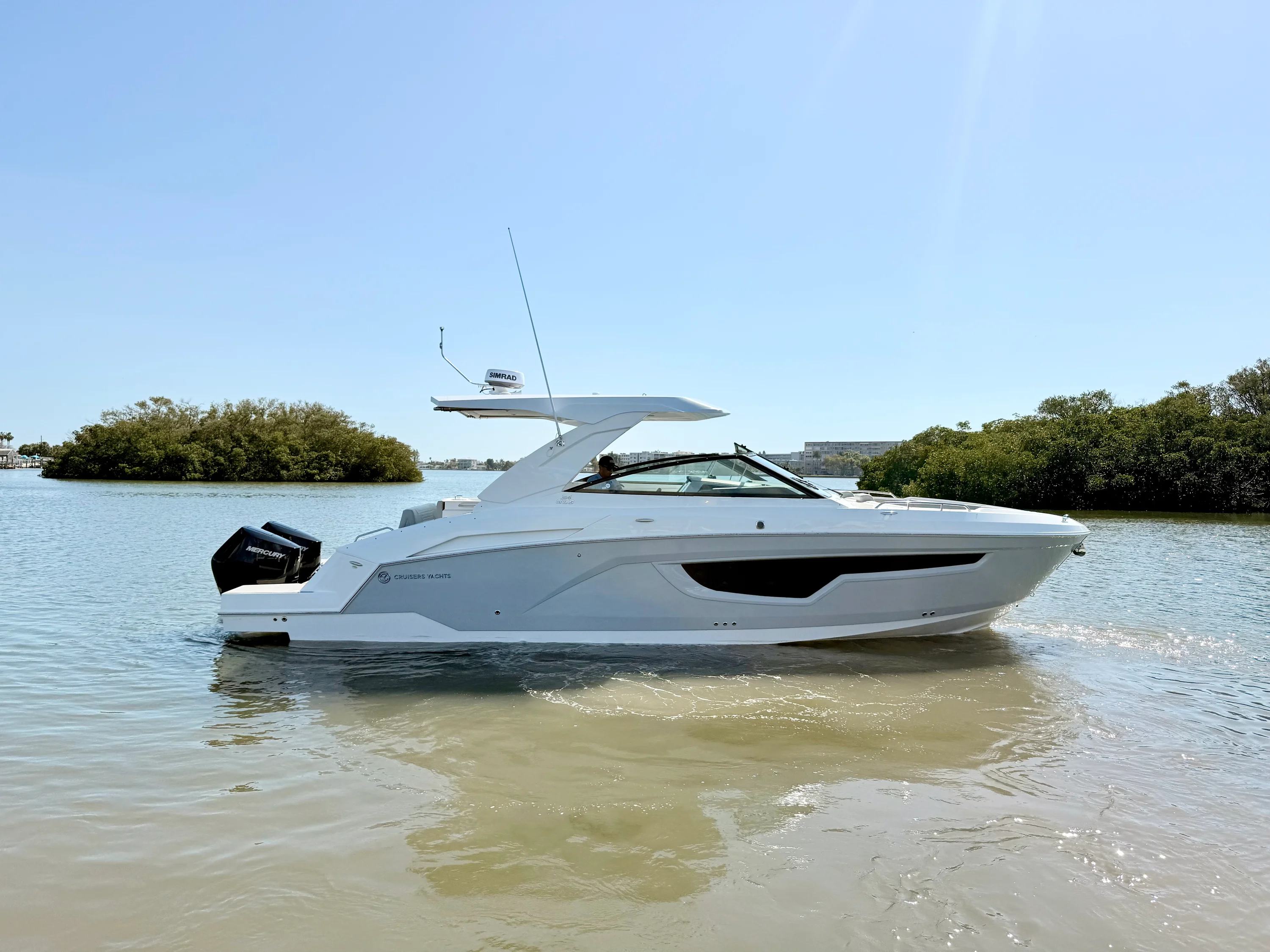 2026 Cruisers Yachts 34 GLS Outboard Image Thumbnail #35